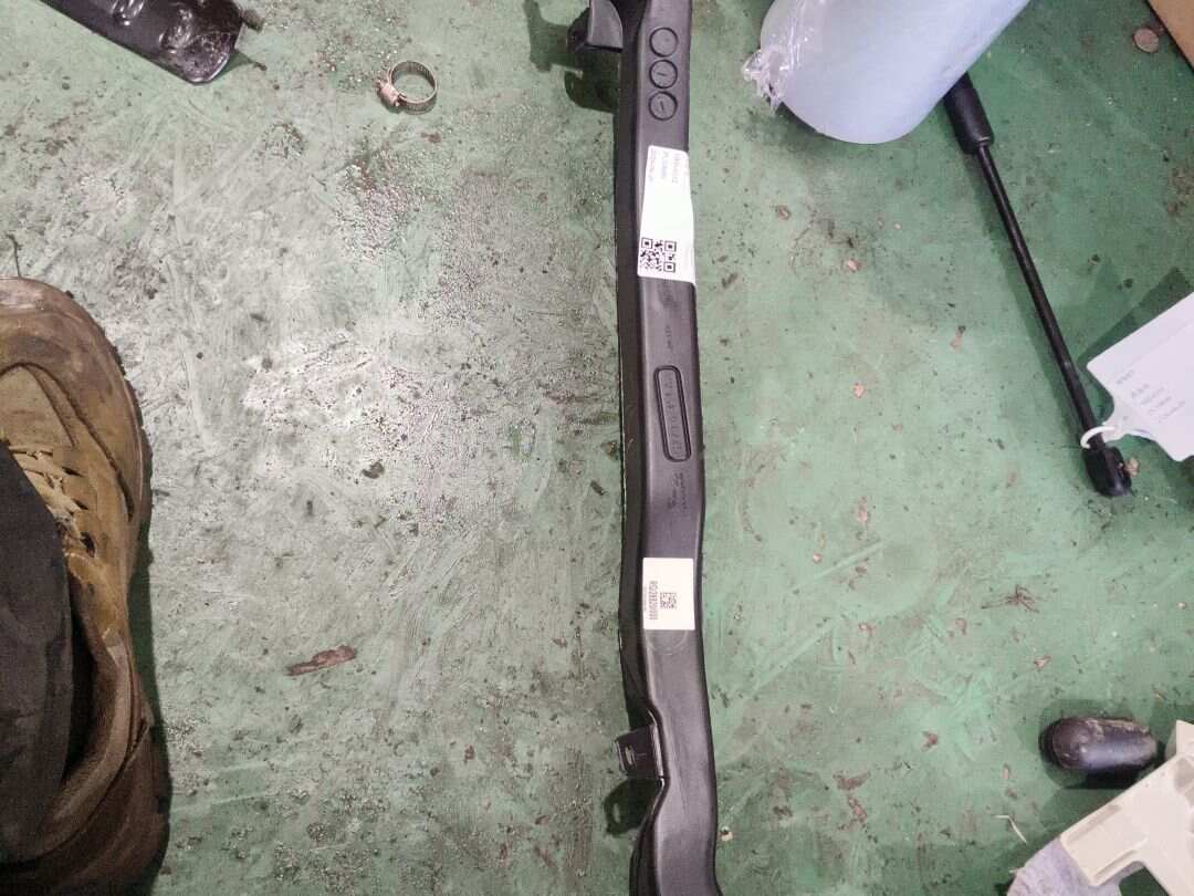 T2H3099 Dashboard Defrost Duct, Right