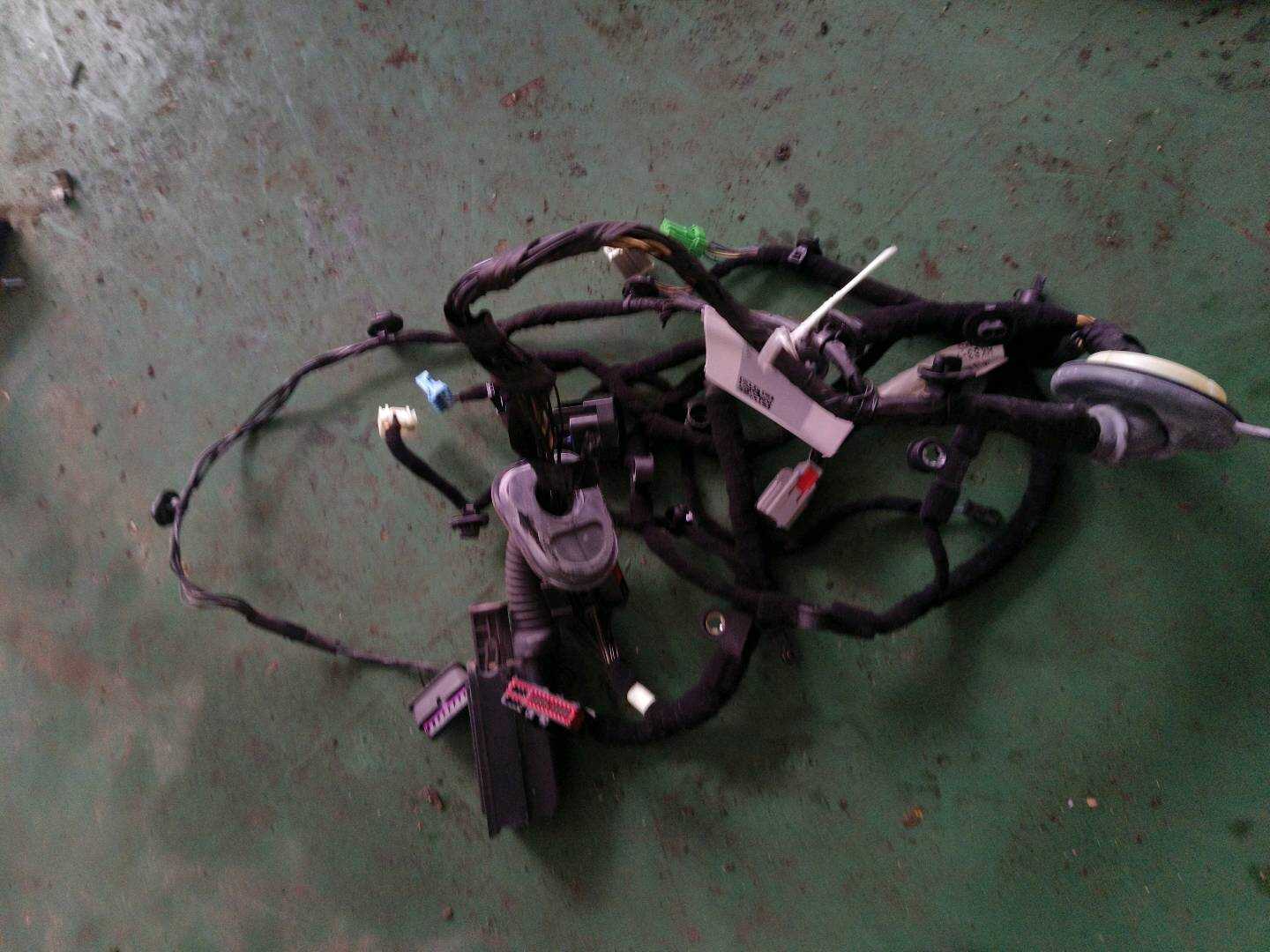 T4A5221 Front Door Wiring Harness, Left