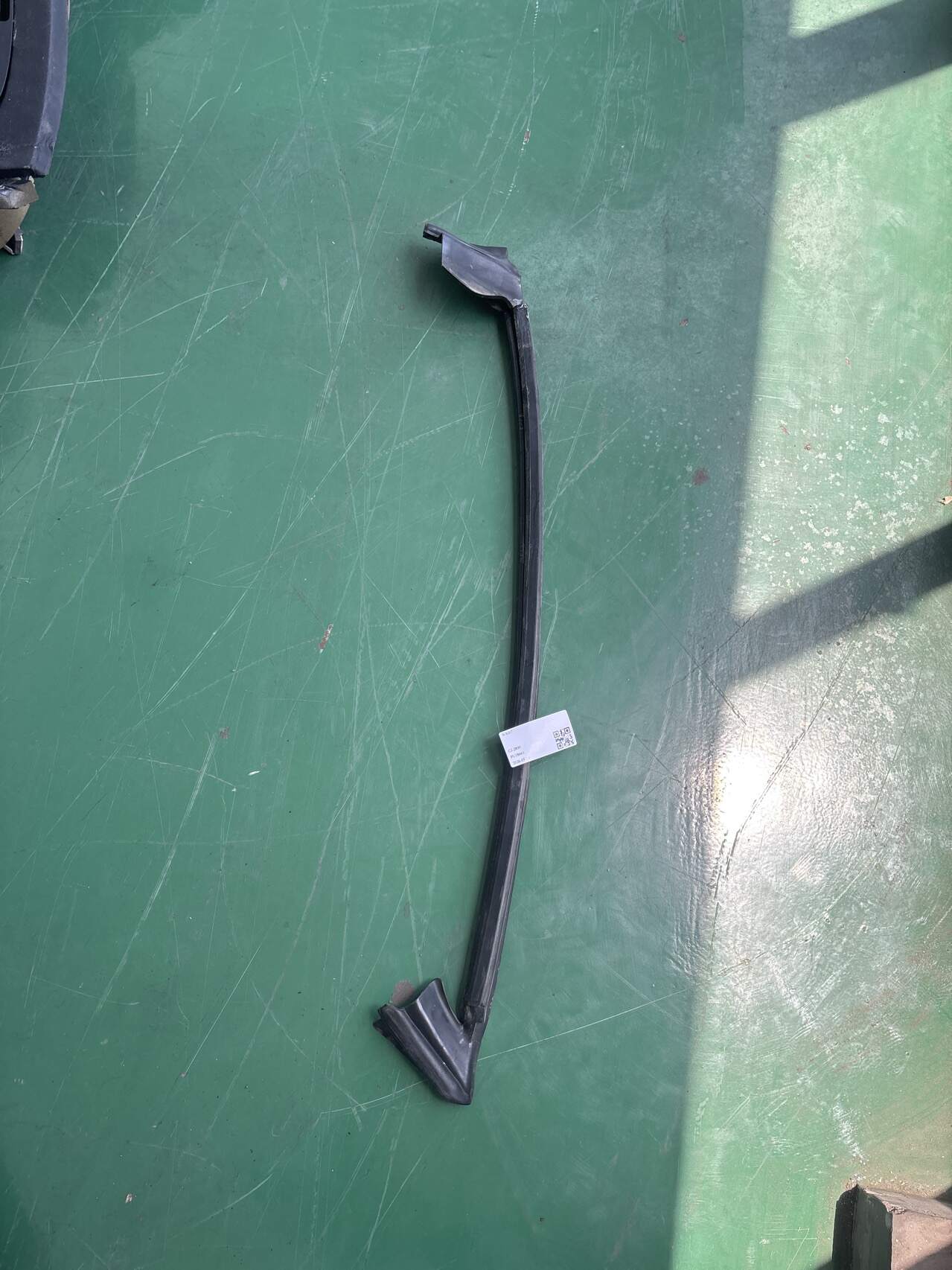 L3C8839472C5AP 后门玻璃压条（右内）