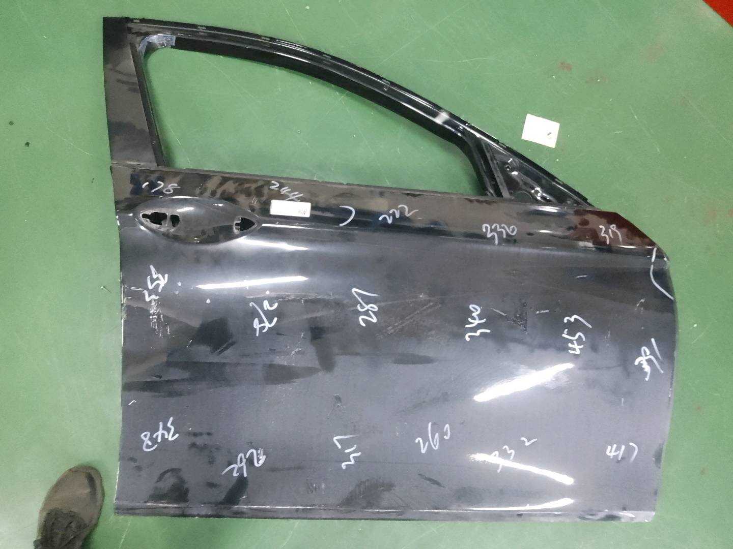 41009628754 前门壳（右）