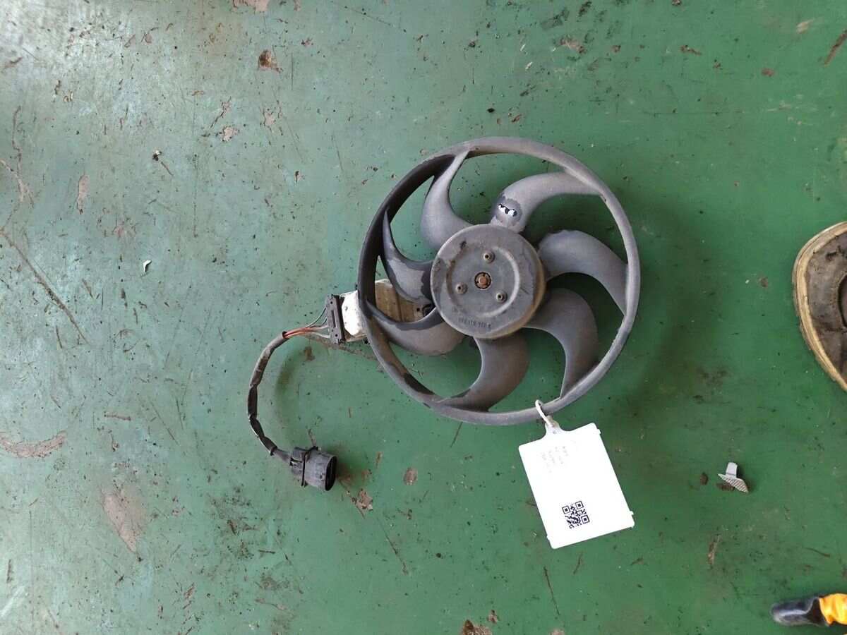 7L0959455E Radiator Fan, Right