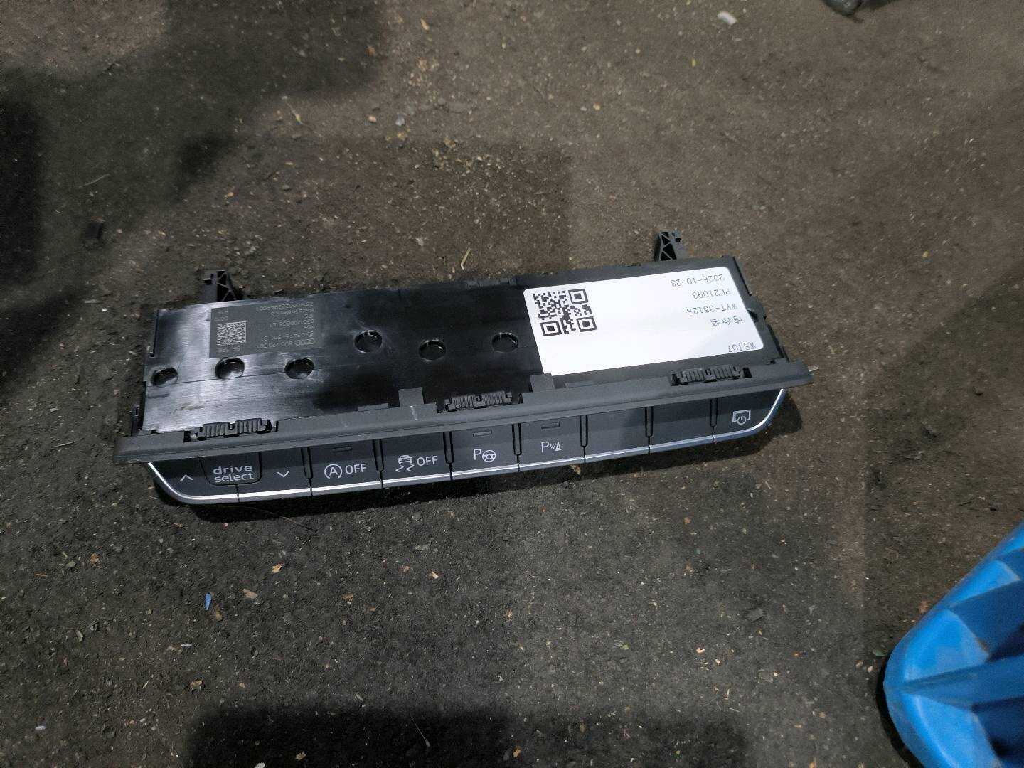 8W0925301BF5PR Dashboard Center Control Switch Group