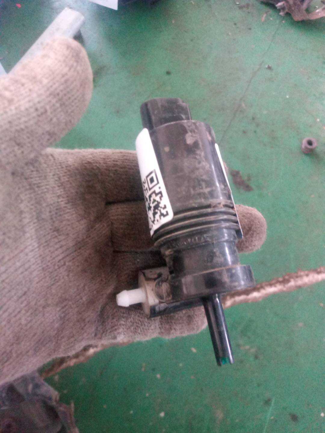 67128377987 Front Windshield Washer Pump