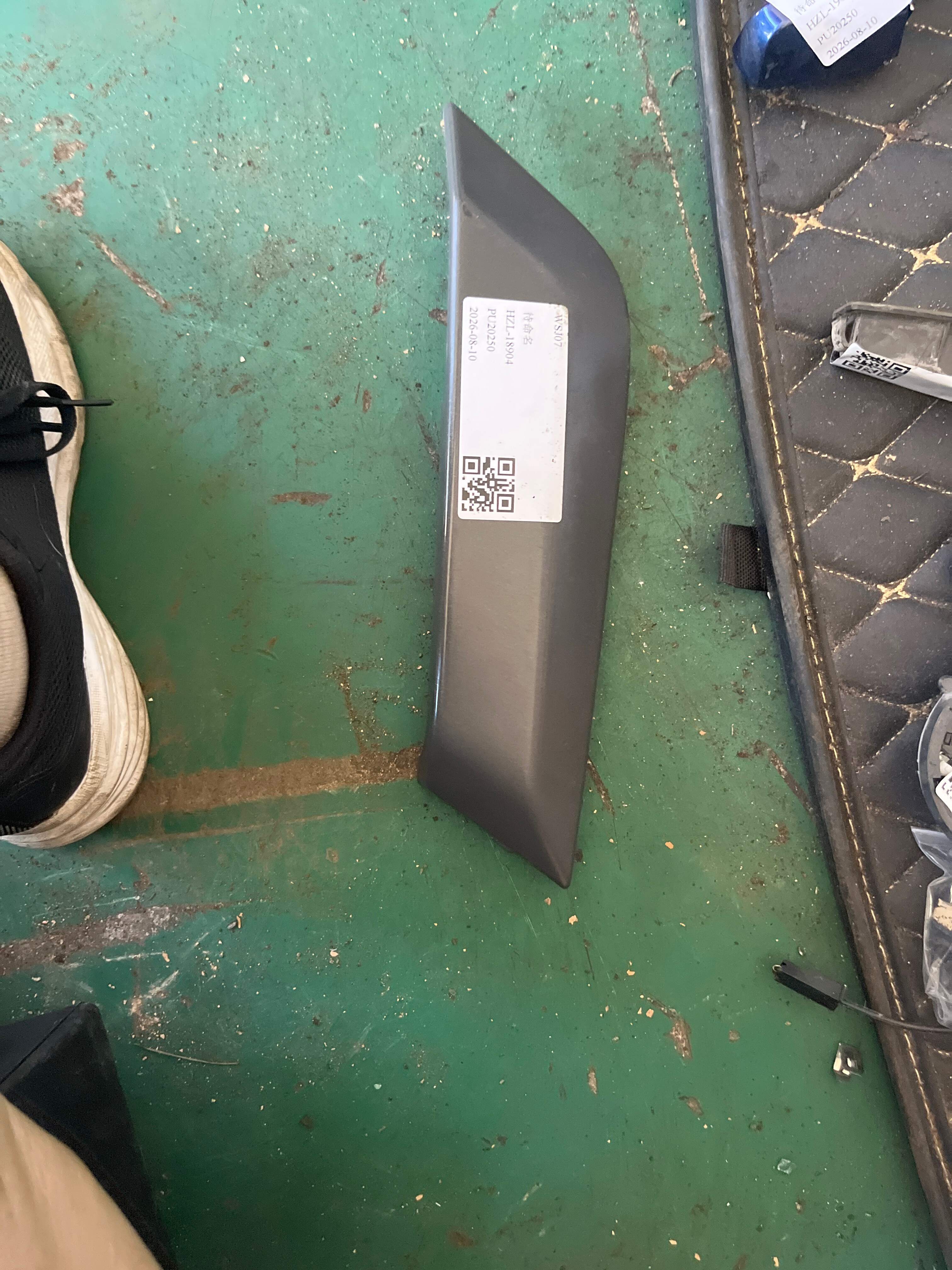 LR001785 前门内拉手(右)