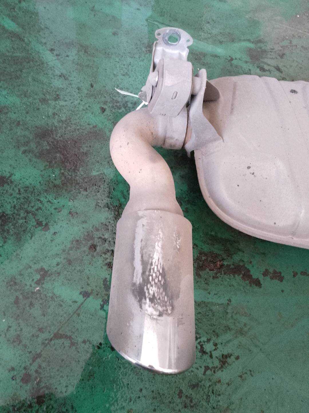 4L0253681A 排气尾管(左)