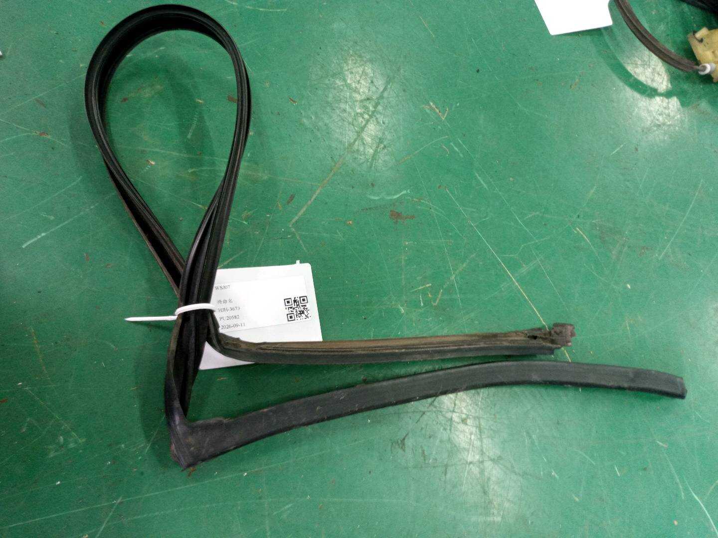 51767310322 后门密封胶条(右上)