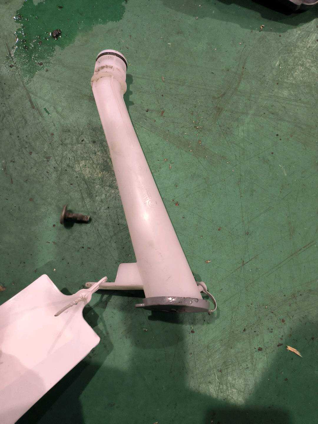 289153RA1B 前风挡雨刮水壶加注管