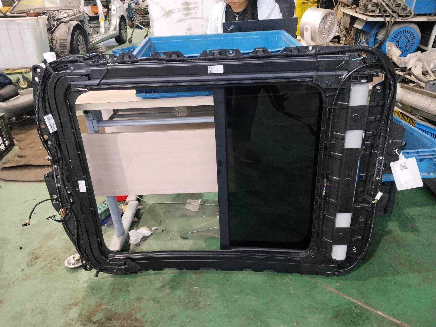 L8WD877049A Sunroof Base