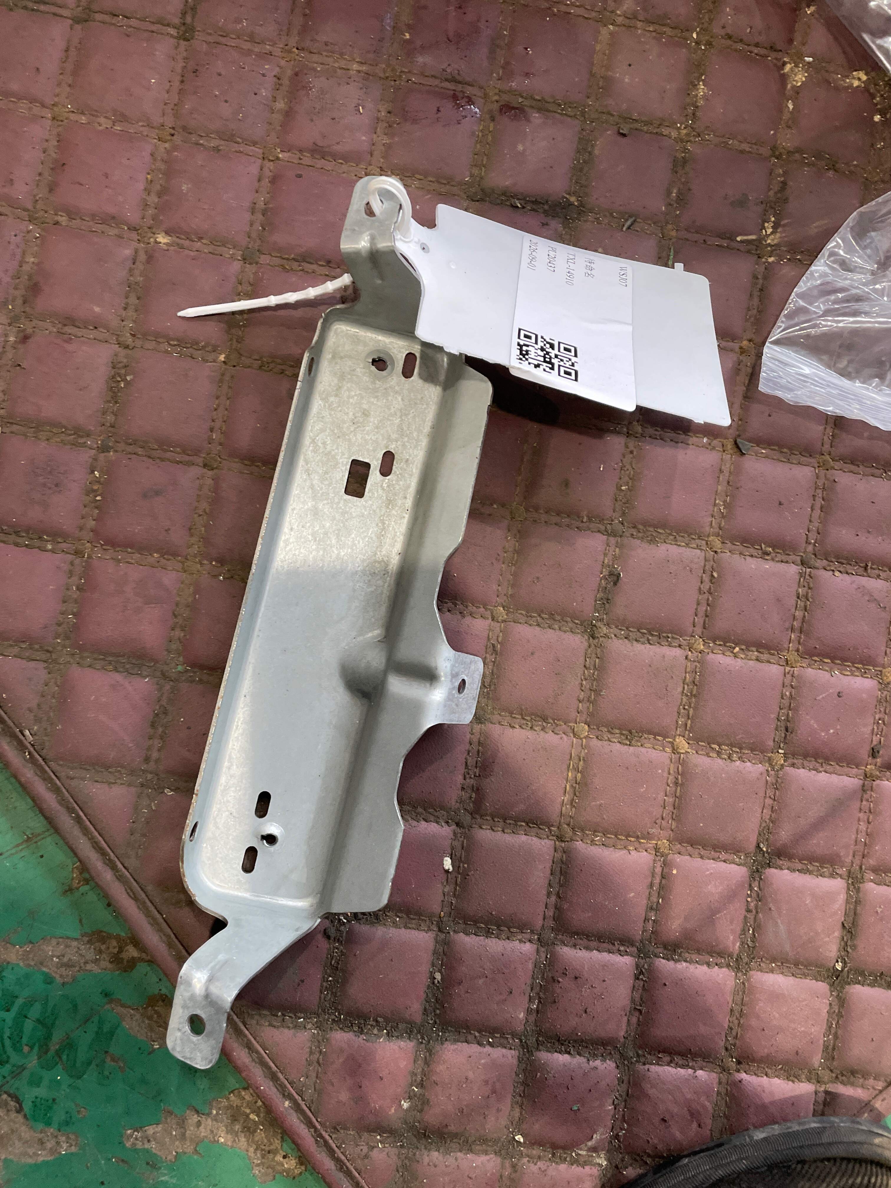 51169114374 Roof Grab Handle Bracket, Rear Right