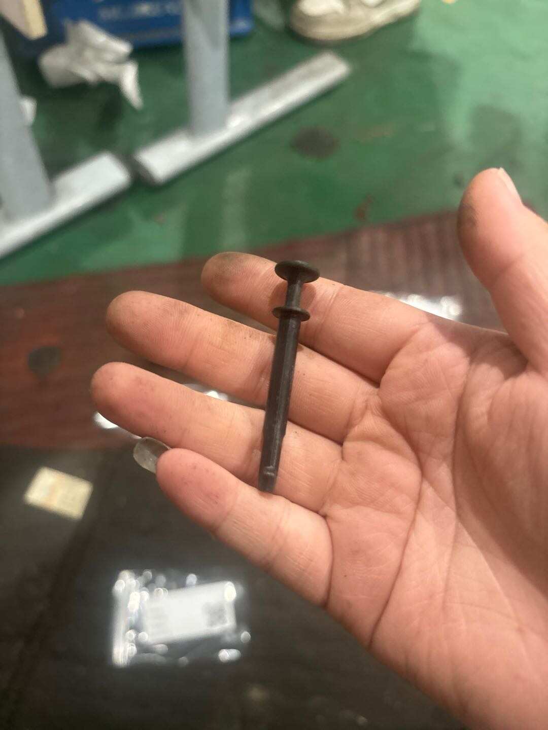 6032003700742 杂物箱定位销