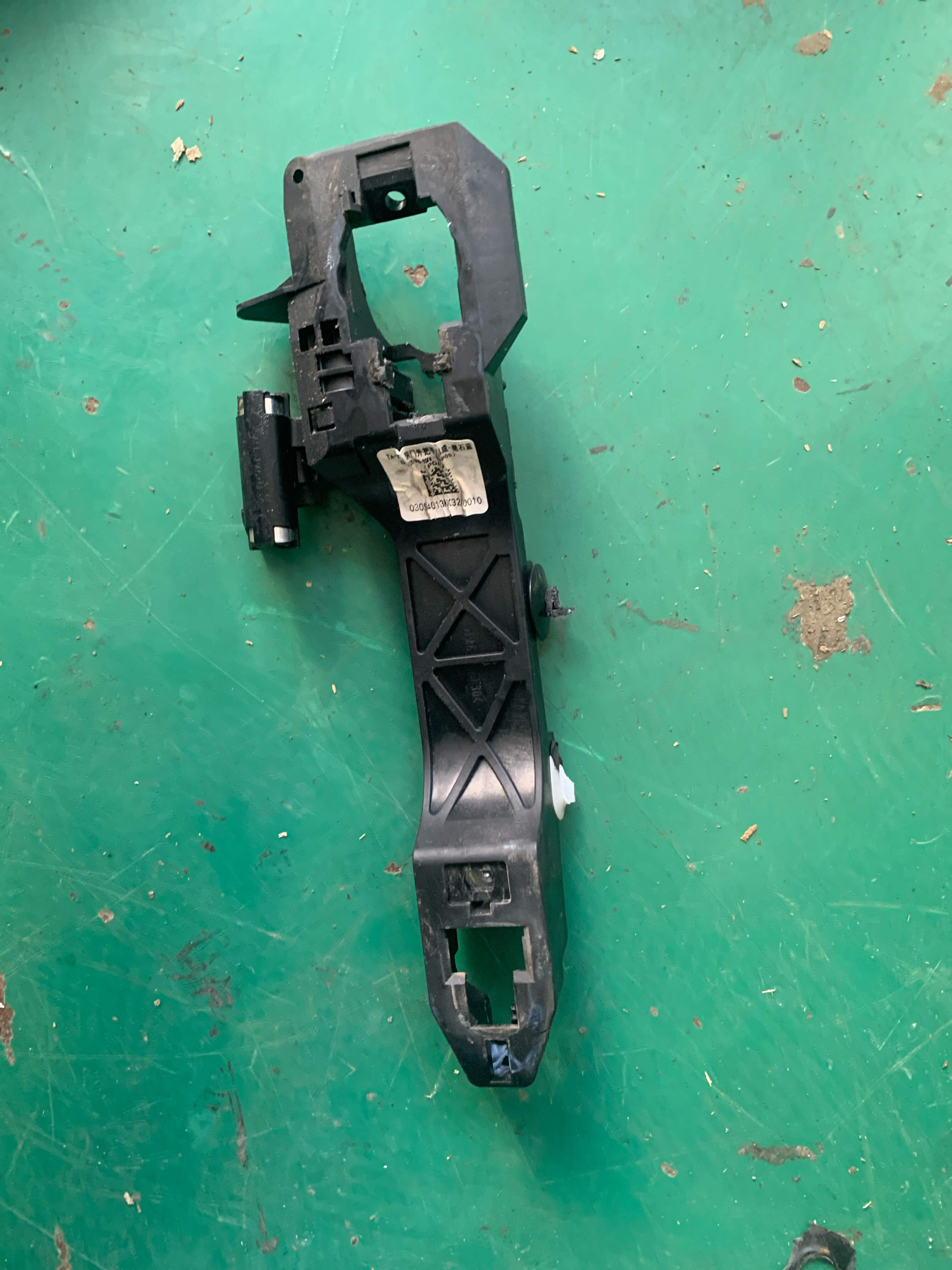 2A6105159C Front Door Outer Handle Mounting Frame, Left
