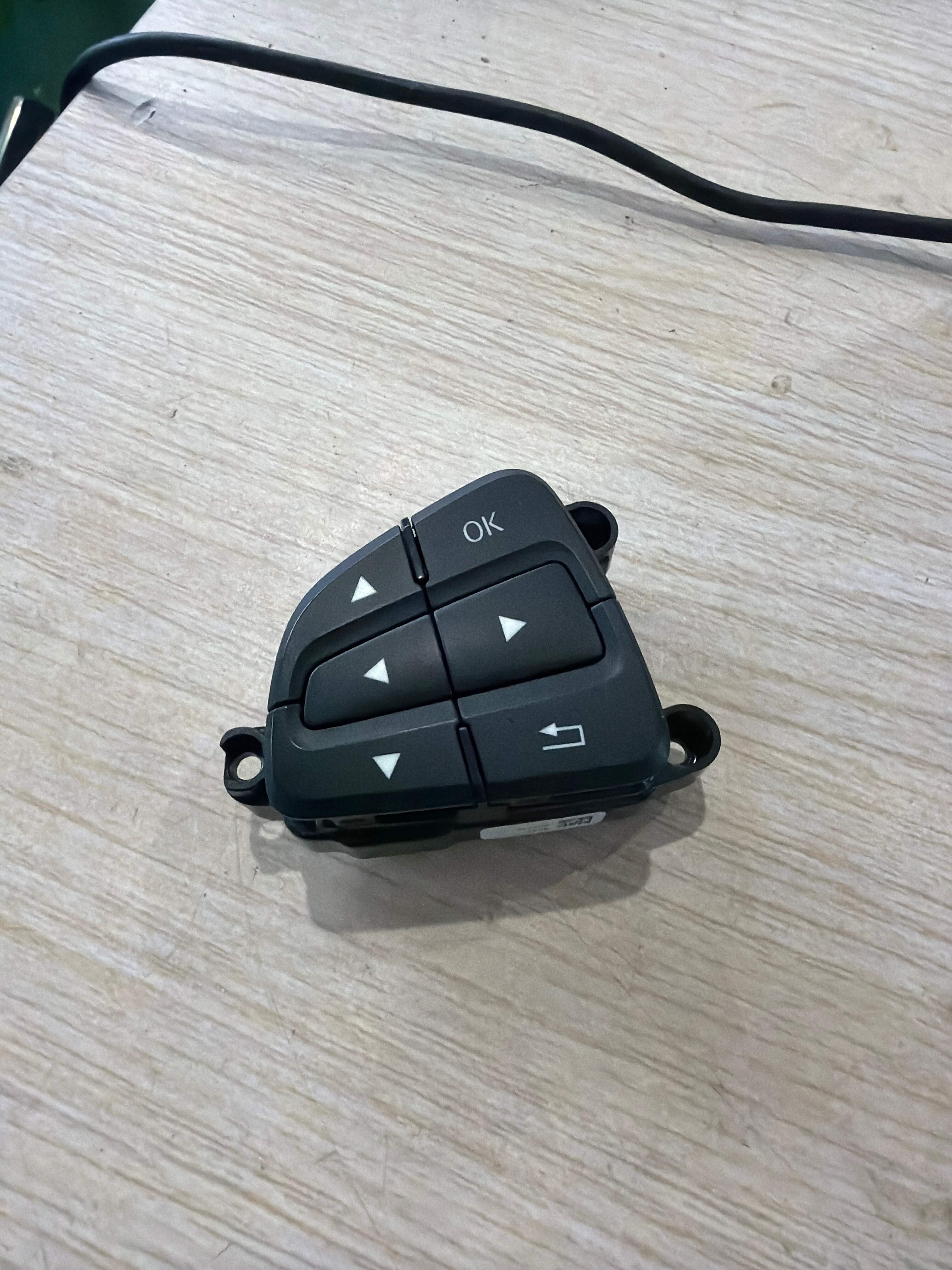 A09990506009107 方向盘多功能开关(左)