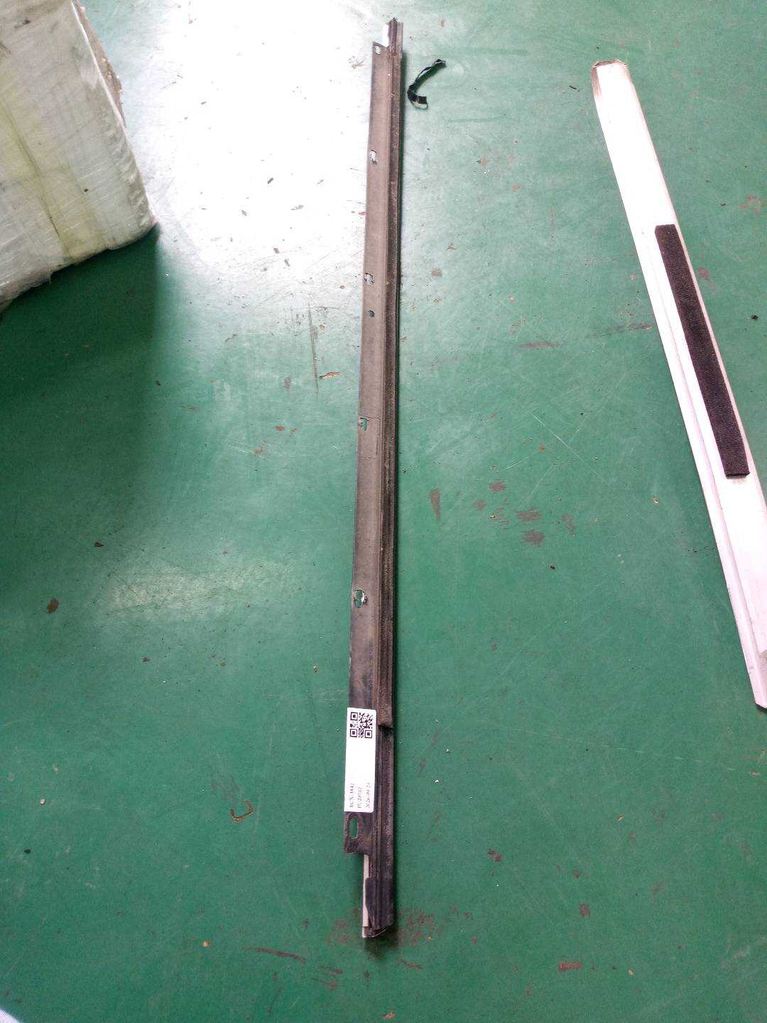 4FD853764A 后门玻璃压条(右外)
