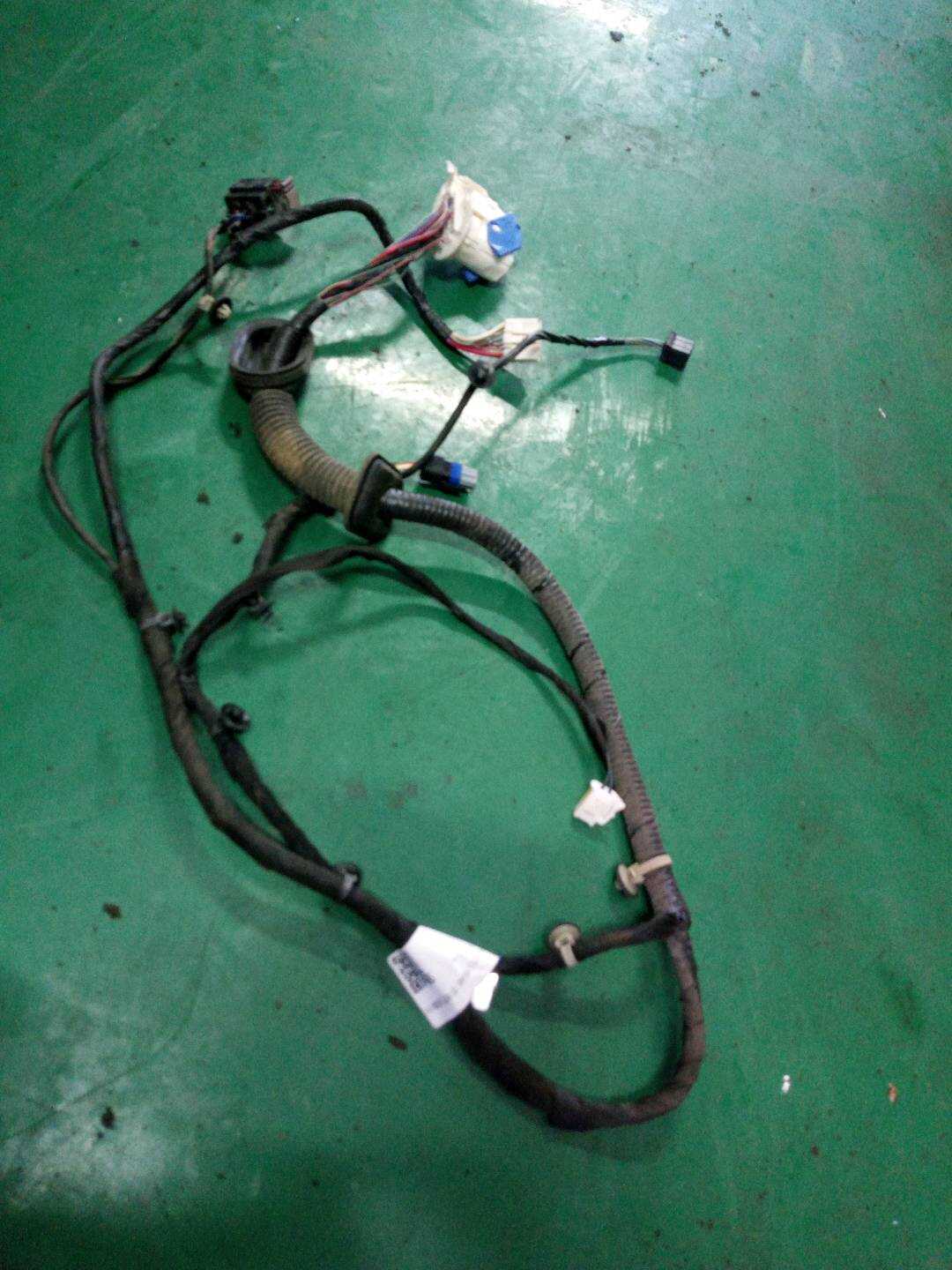 10200724 Front Door Wiring Harness, Right