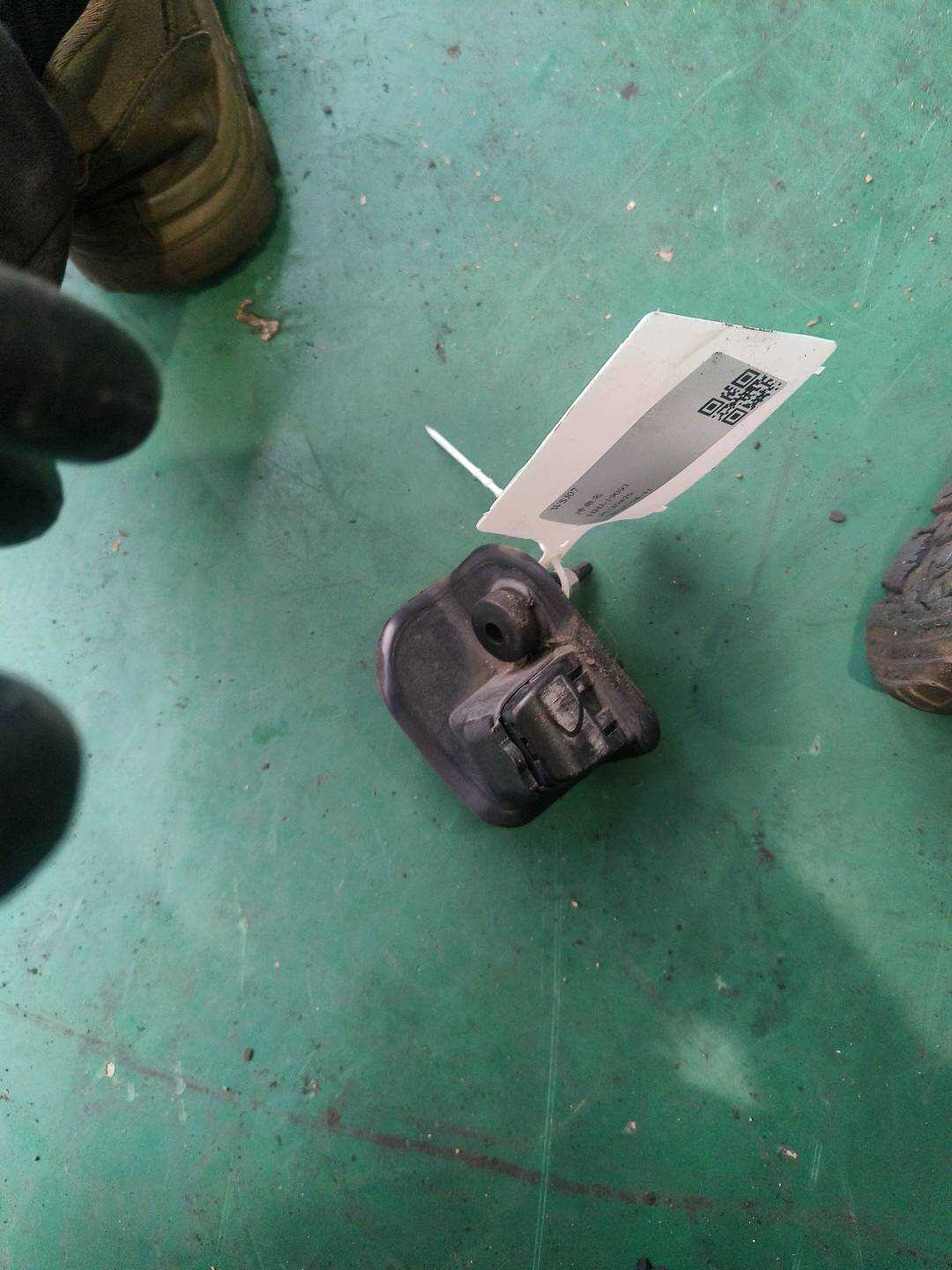 51247294779 行李箱盖挡块(左)