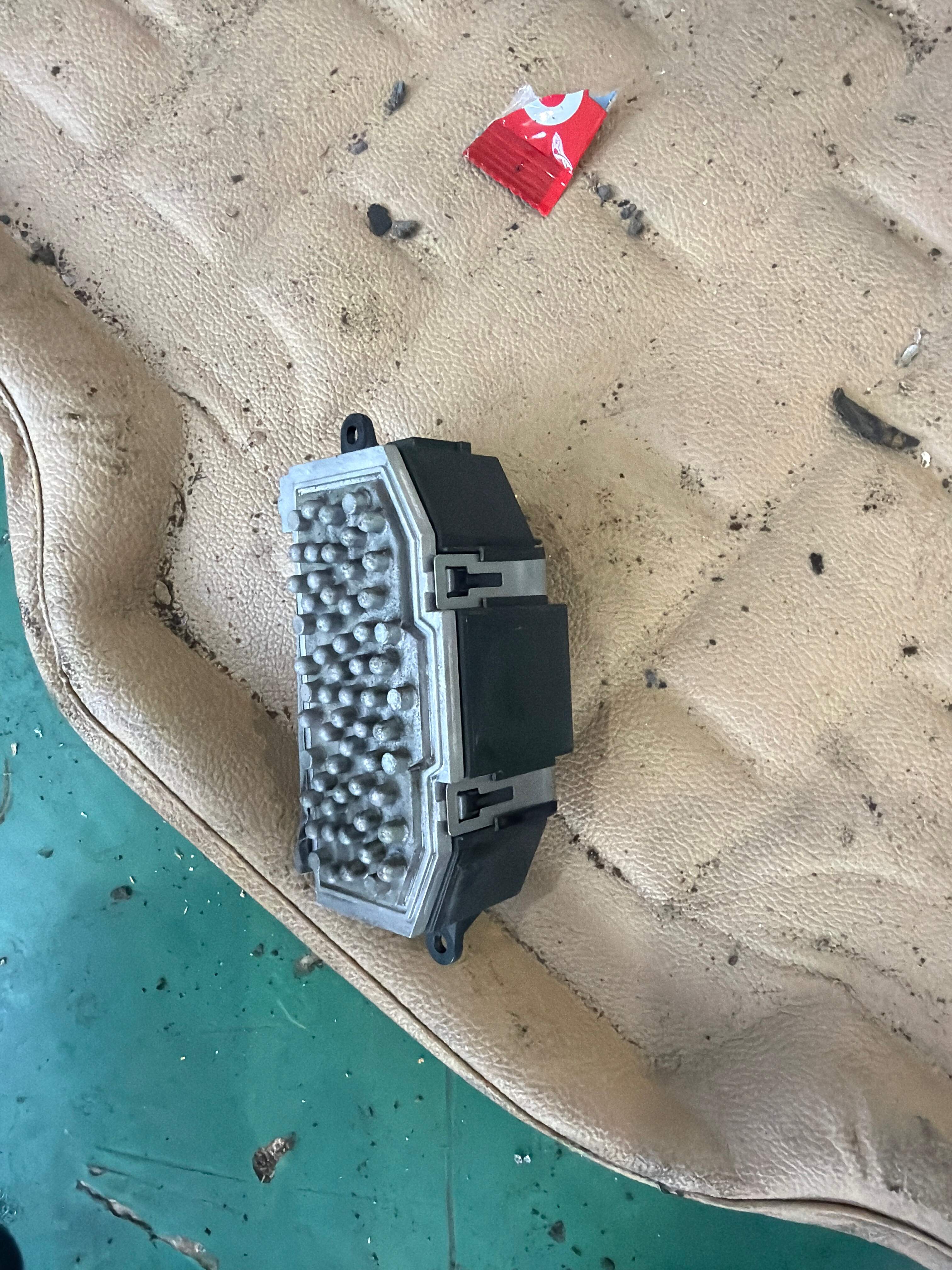 3C0907521F 鼓风机调节器