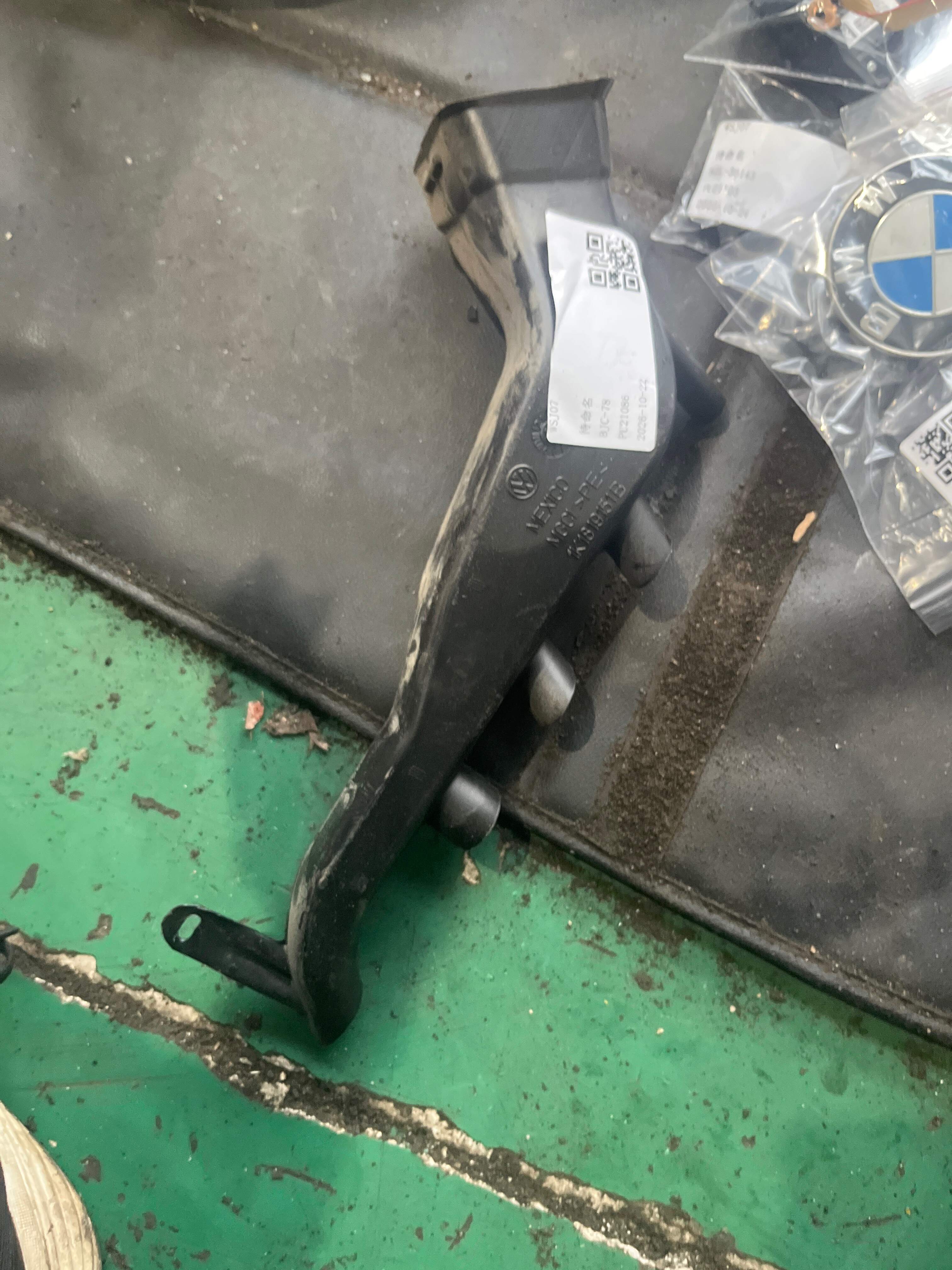 1K1819151B Footwell Air Duct, Left