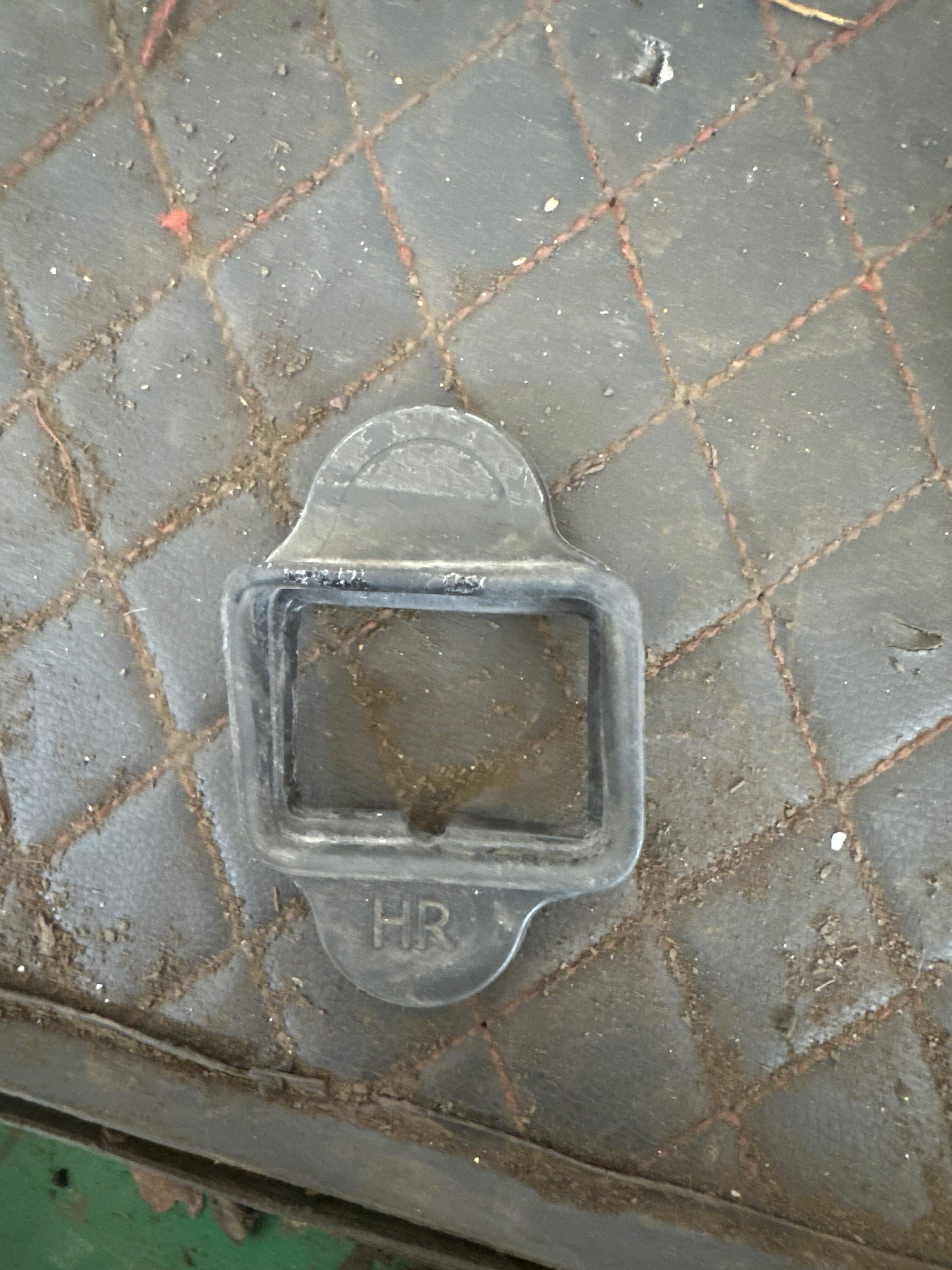51227291330 后门限位器盖(右)
