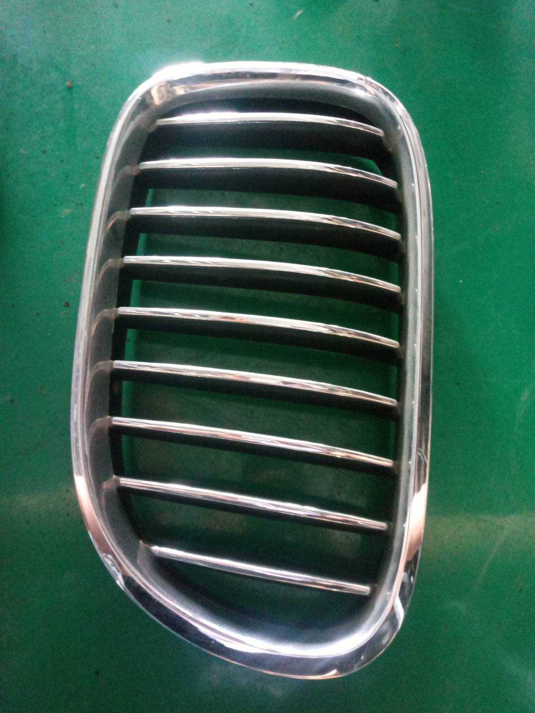 51117184151 Front Grille, Left
