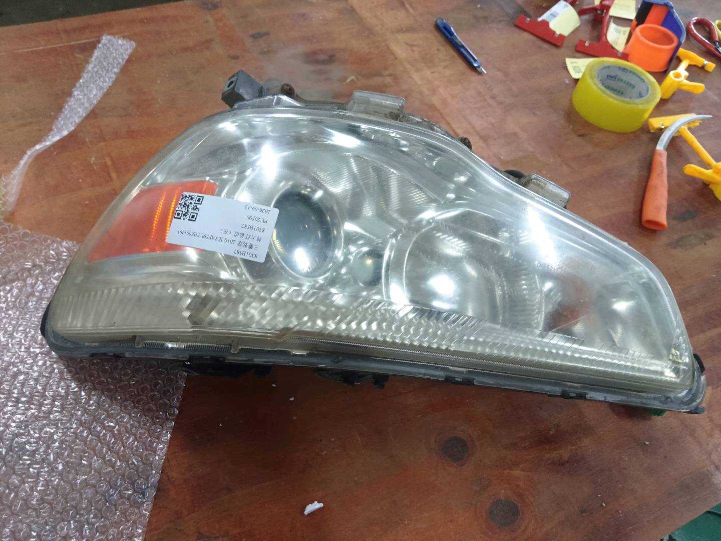8301B587 Front Headlight Assembly, Left