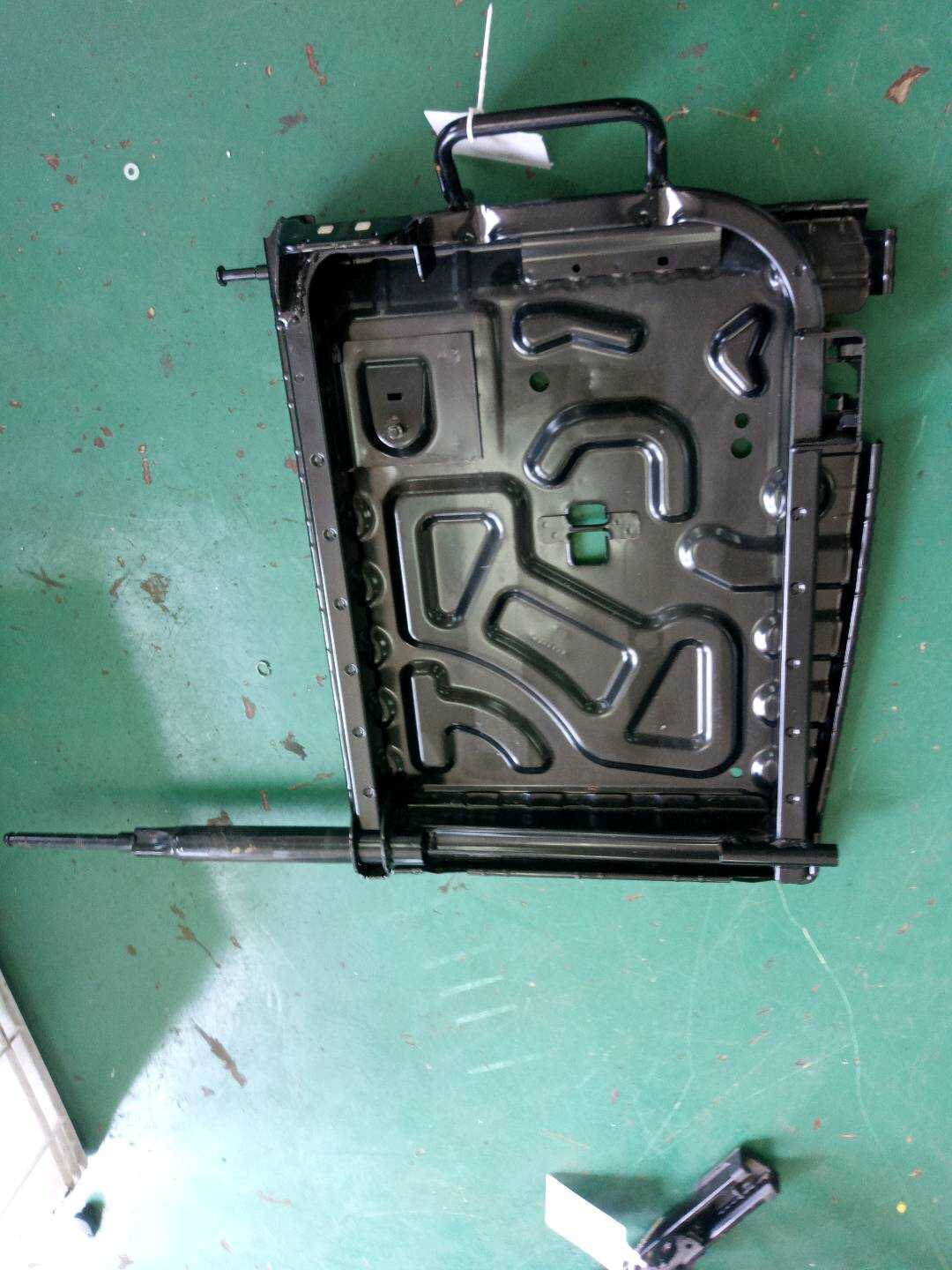 52207327949 后座椅靠背骨架（左）