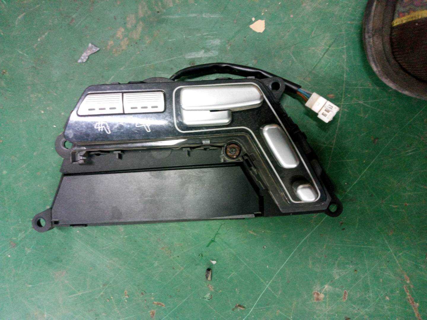 A22187086587J22 Front Door Seat Adjust Switch, Right