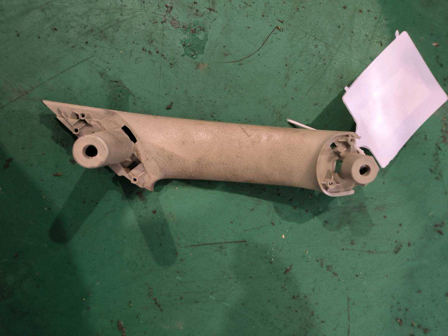 74641X1400 前门扶手底座(右)