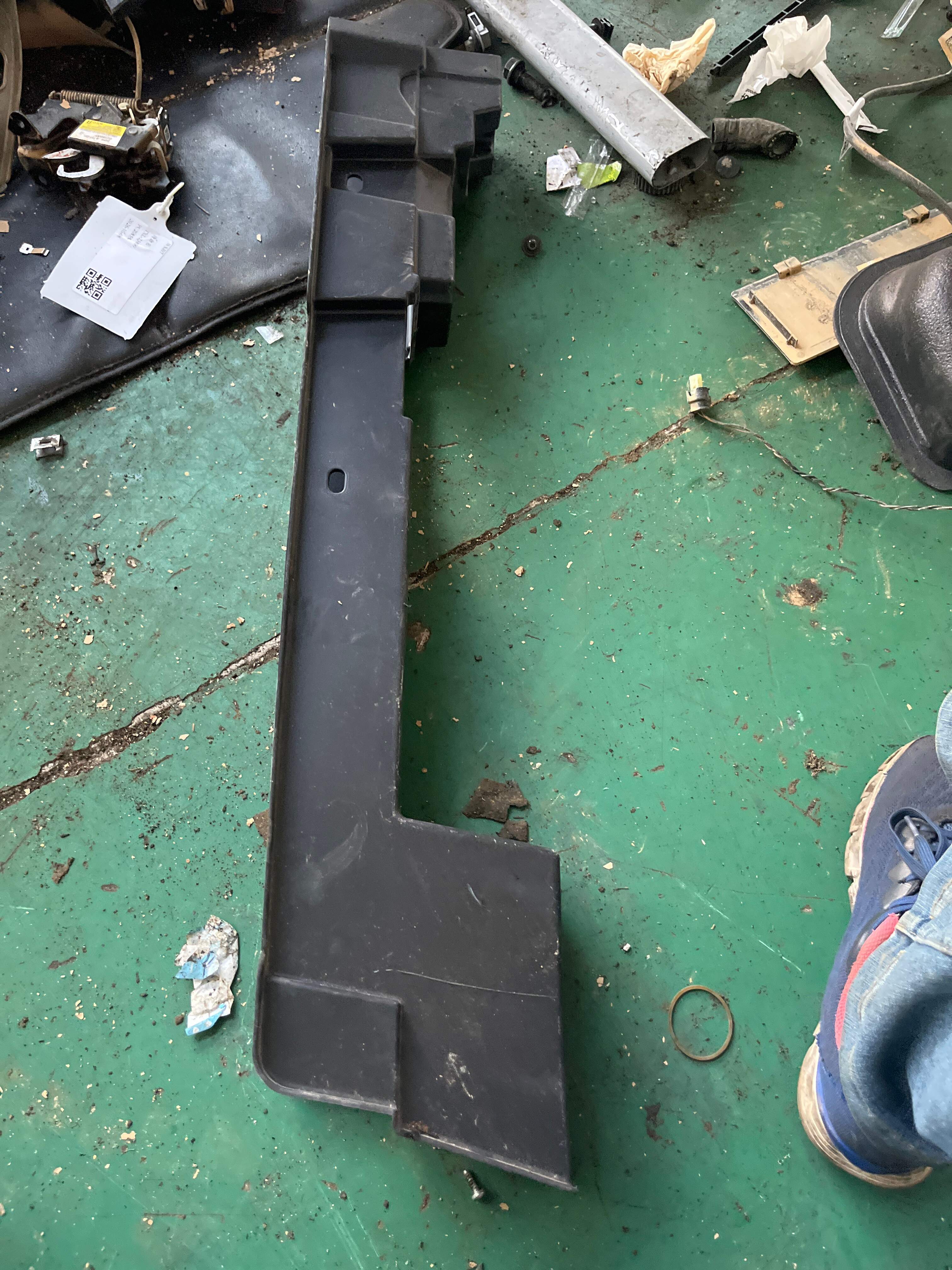 YL005426ZD 纵梁装饰件