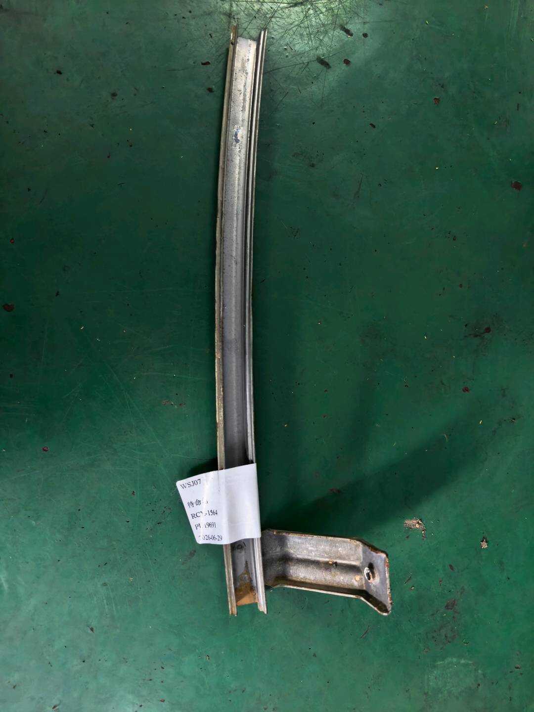 72231TBTH01 前门玻璃导轨(右)