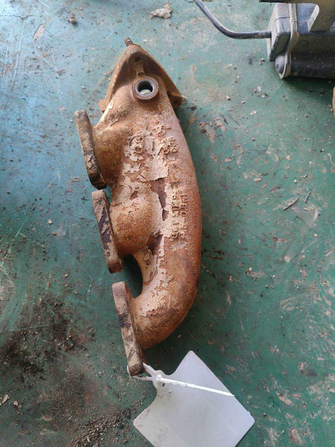 06E253031B Exhaust Manifold, Left