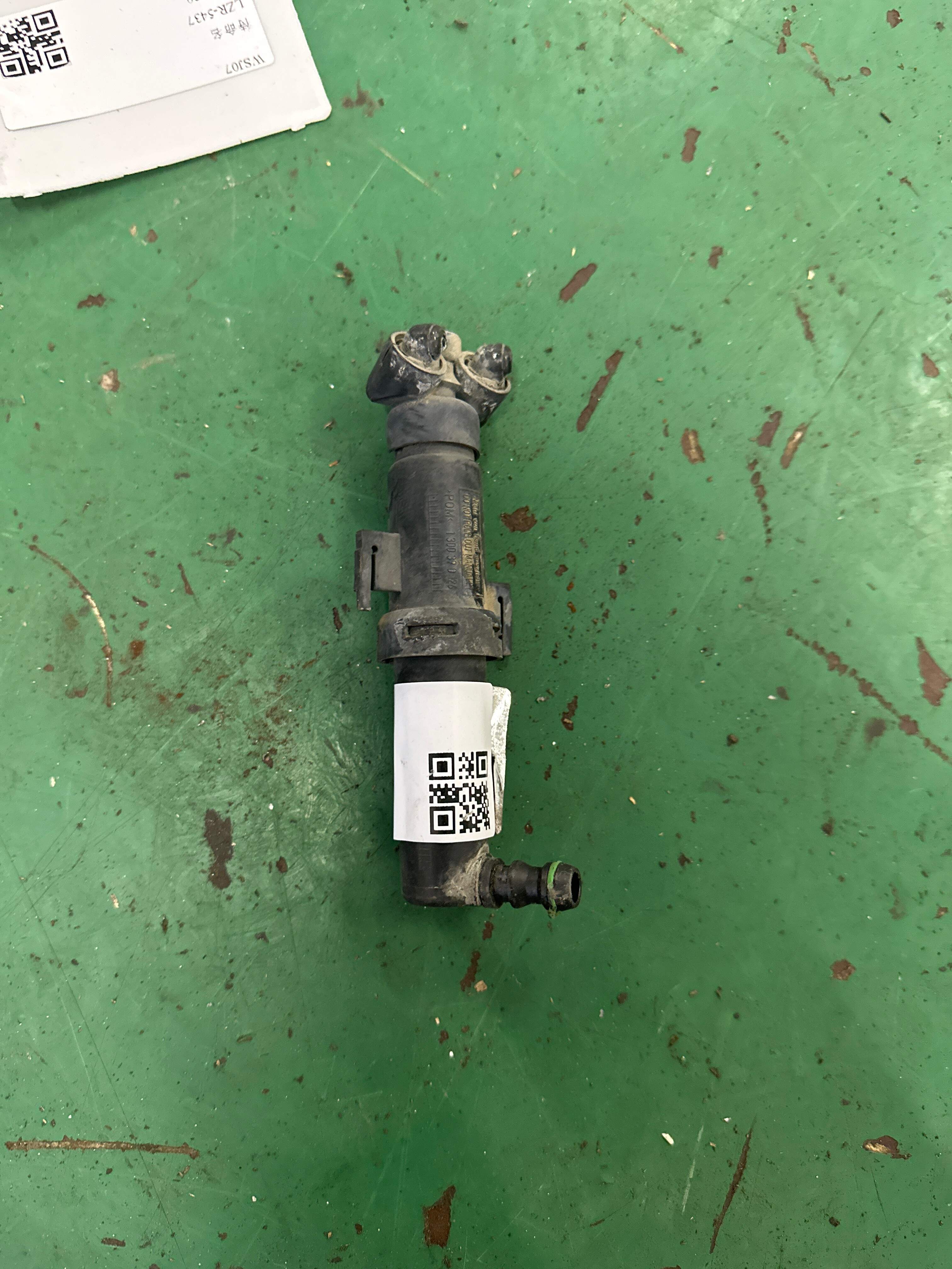 8R0955102 前大灯喷水枪(右)