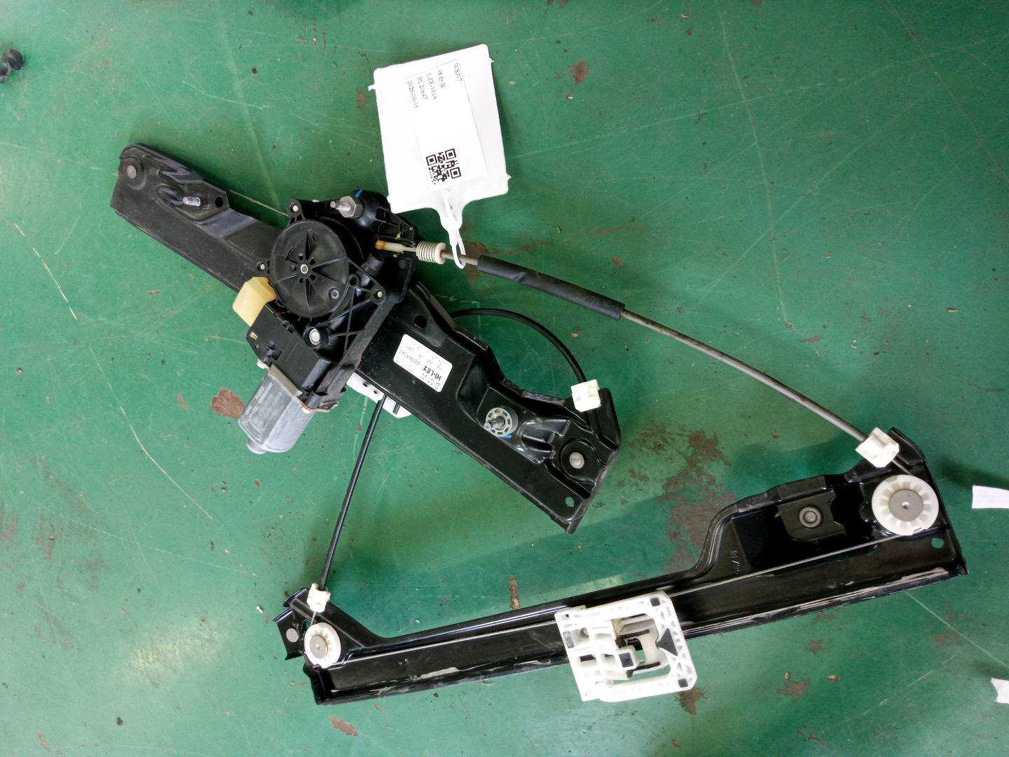 51337462603 前门玻璃升降支架(左)