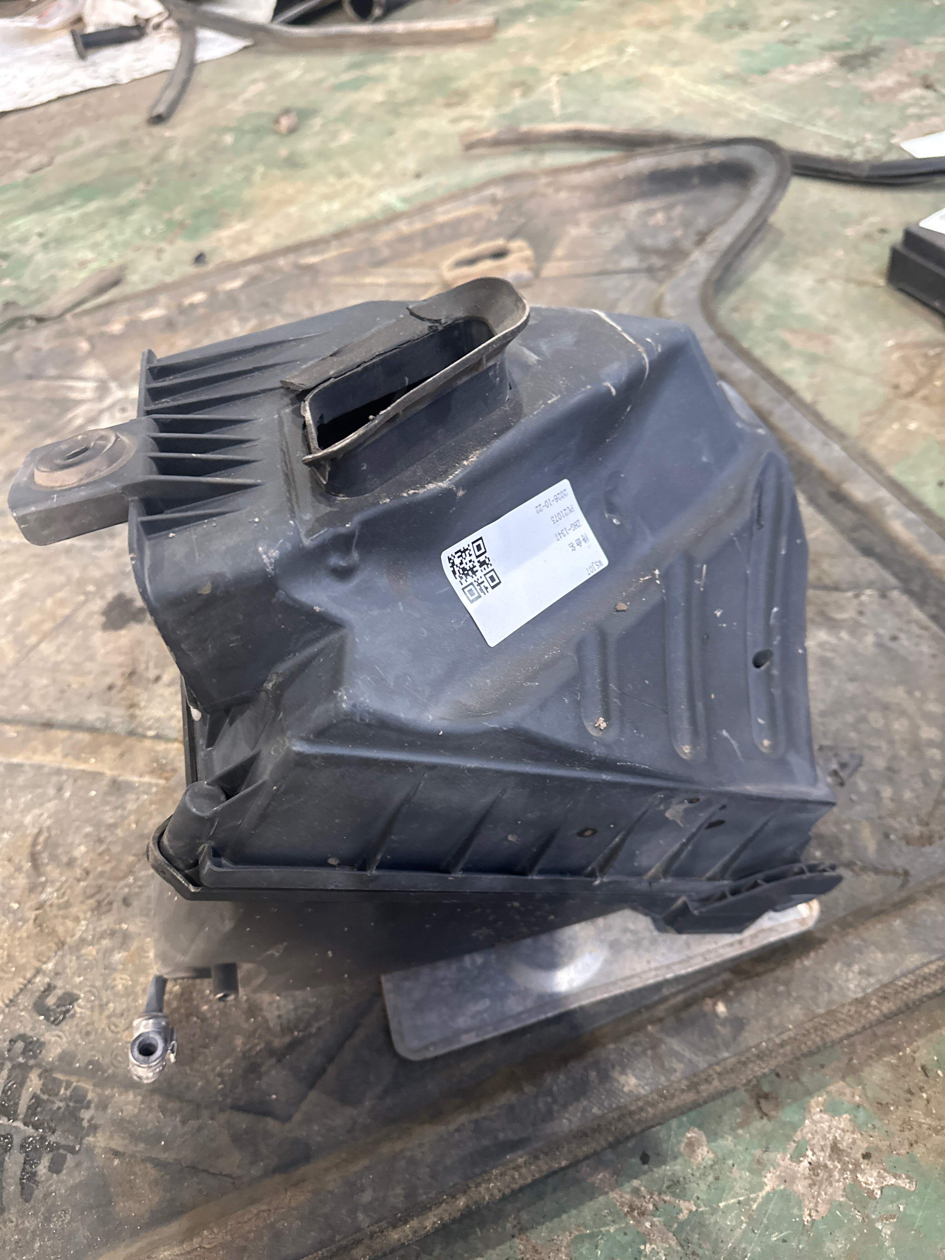 06C133843 Air Filter