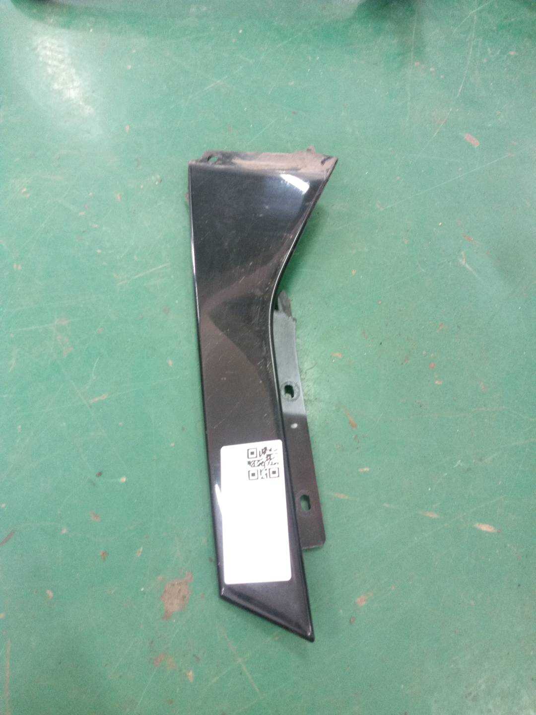 LR027220 Rear Door Window Frame Outer Trim, Front Left