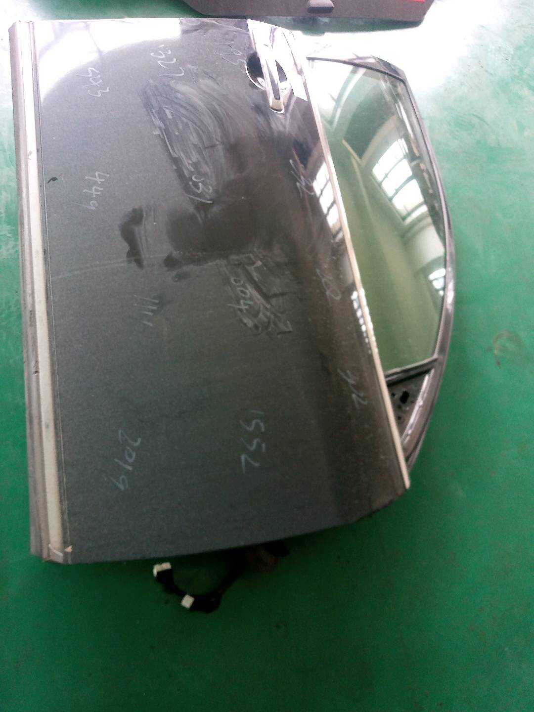 H01009W6MA 前门壳（右）