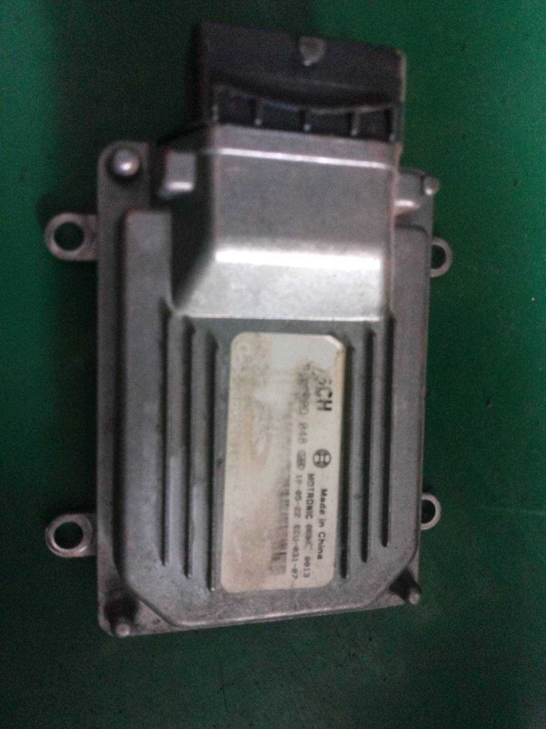 YB010493 发动机电脑