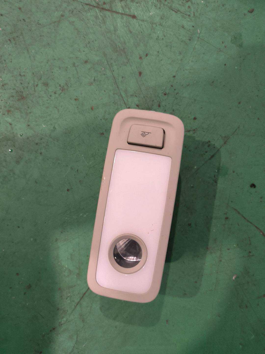 8R0947291 阅读灯