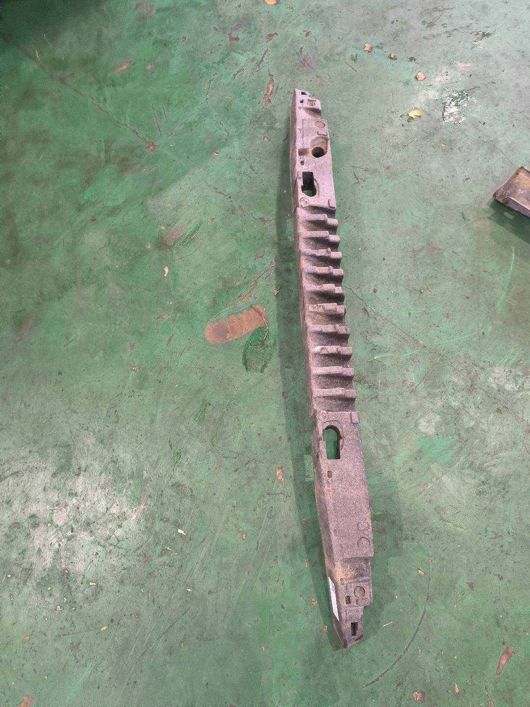 A1698850537 前保险杠泡沫(中)