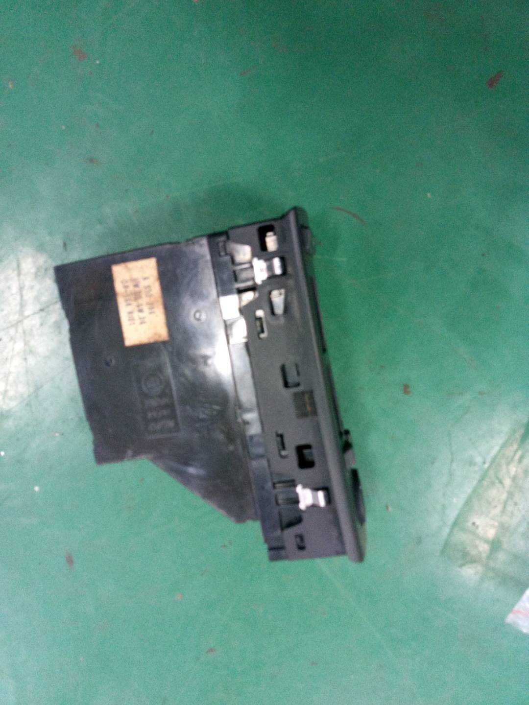 61316962506 前门玻璃升降开关(左)