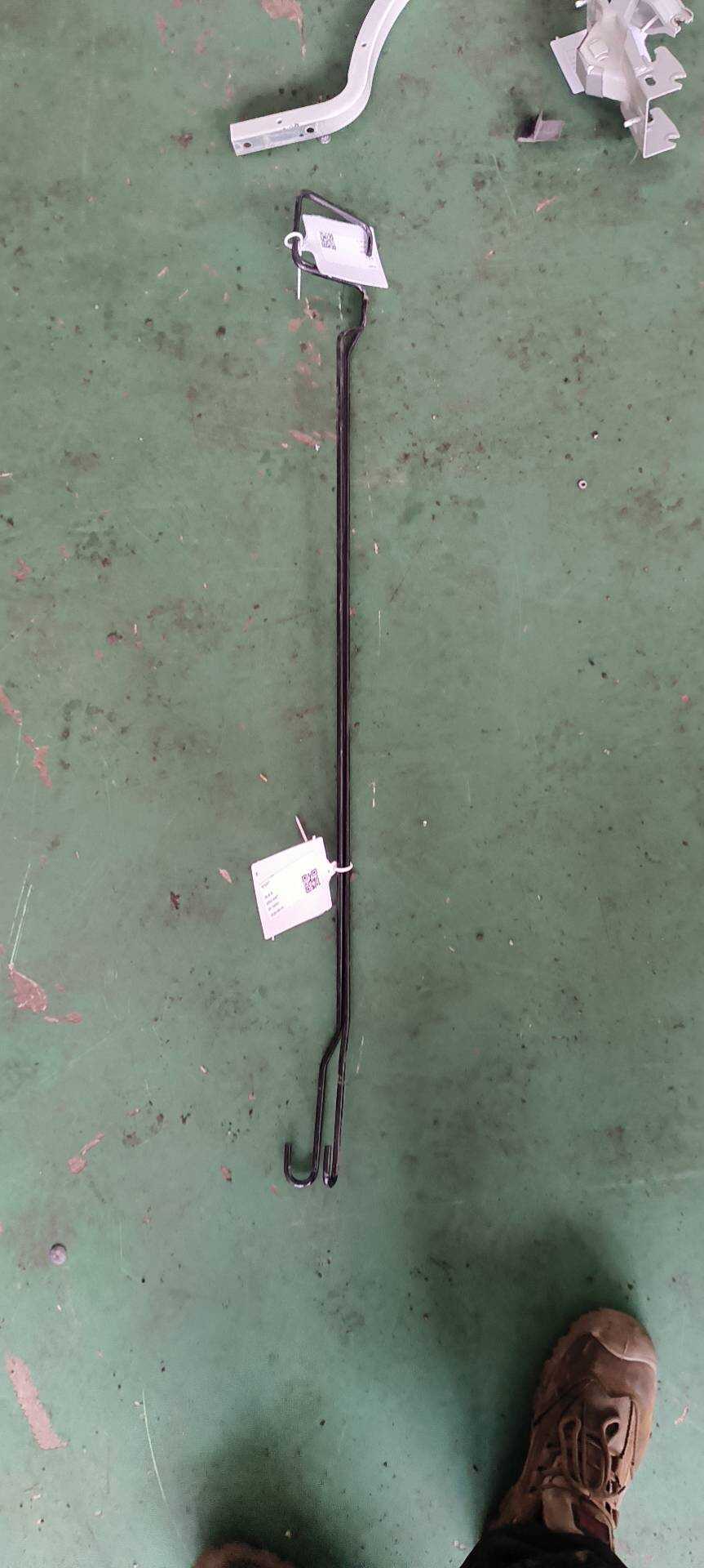9804964480 尾盖扭力杆（右）