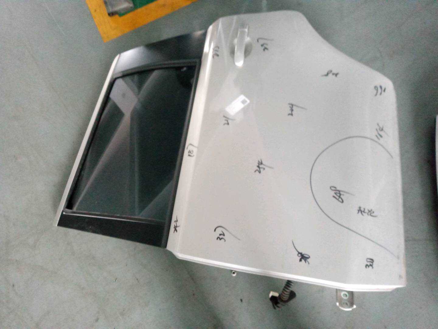 82101CJ030B008 后门壳(左)