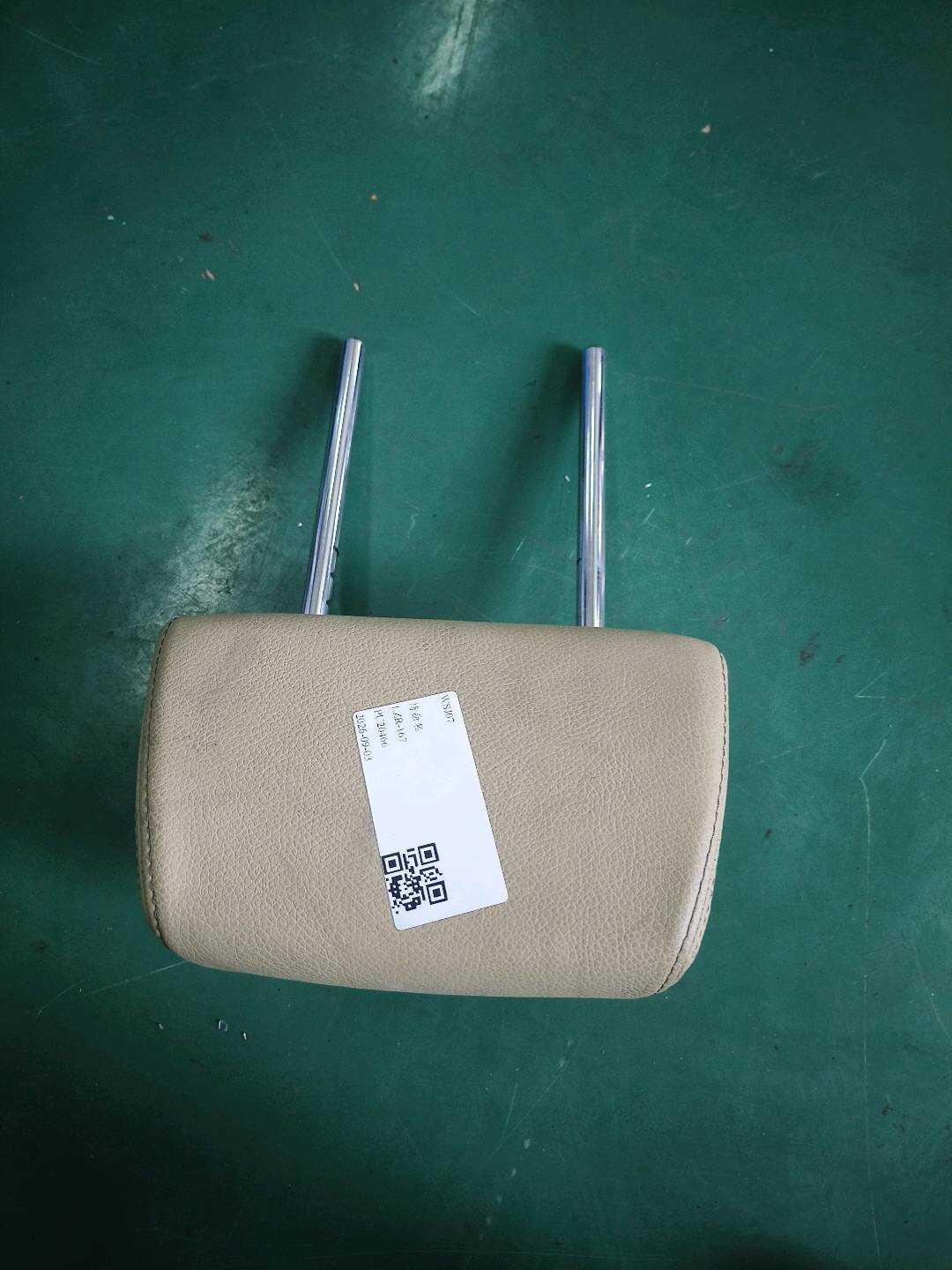 52207256528 后座椅头枕(中)