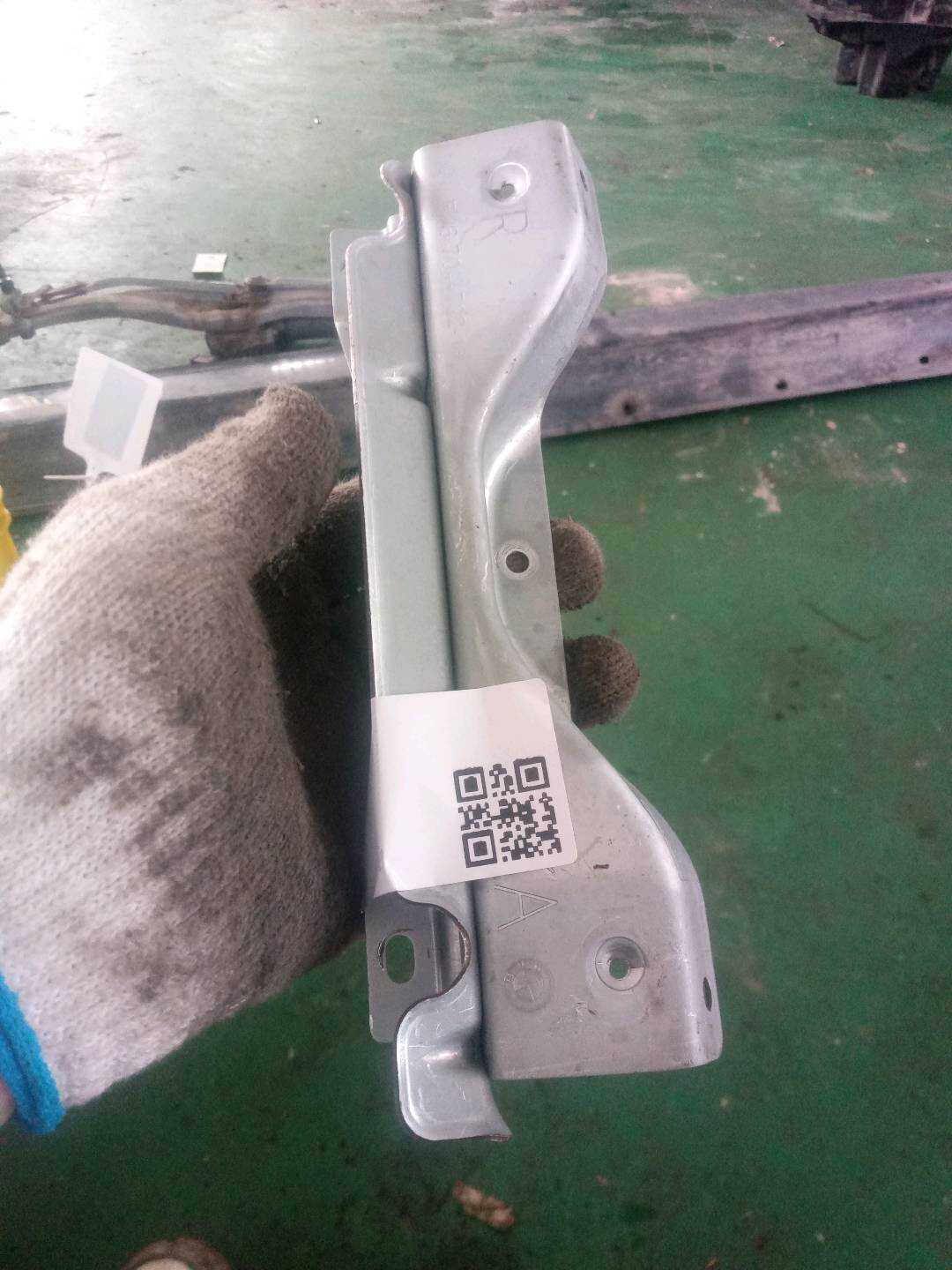 51167044722 车顶扶手支架(右后)