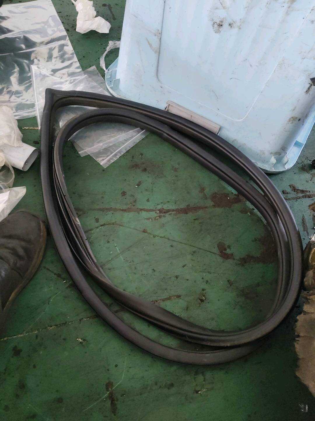 B012486 左前车门门框密封条