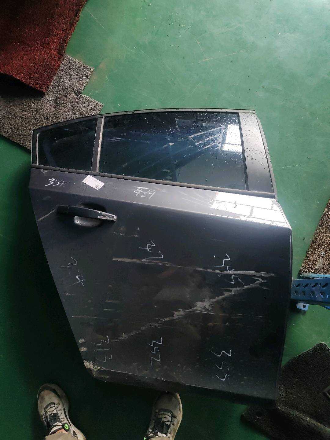 95987766 后门壳(右)