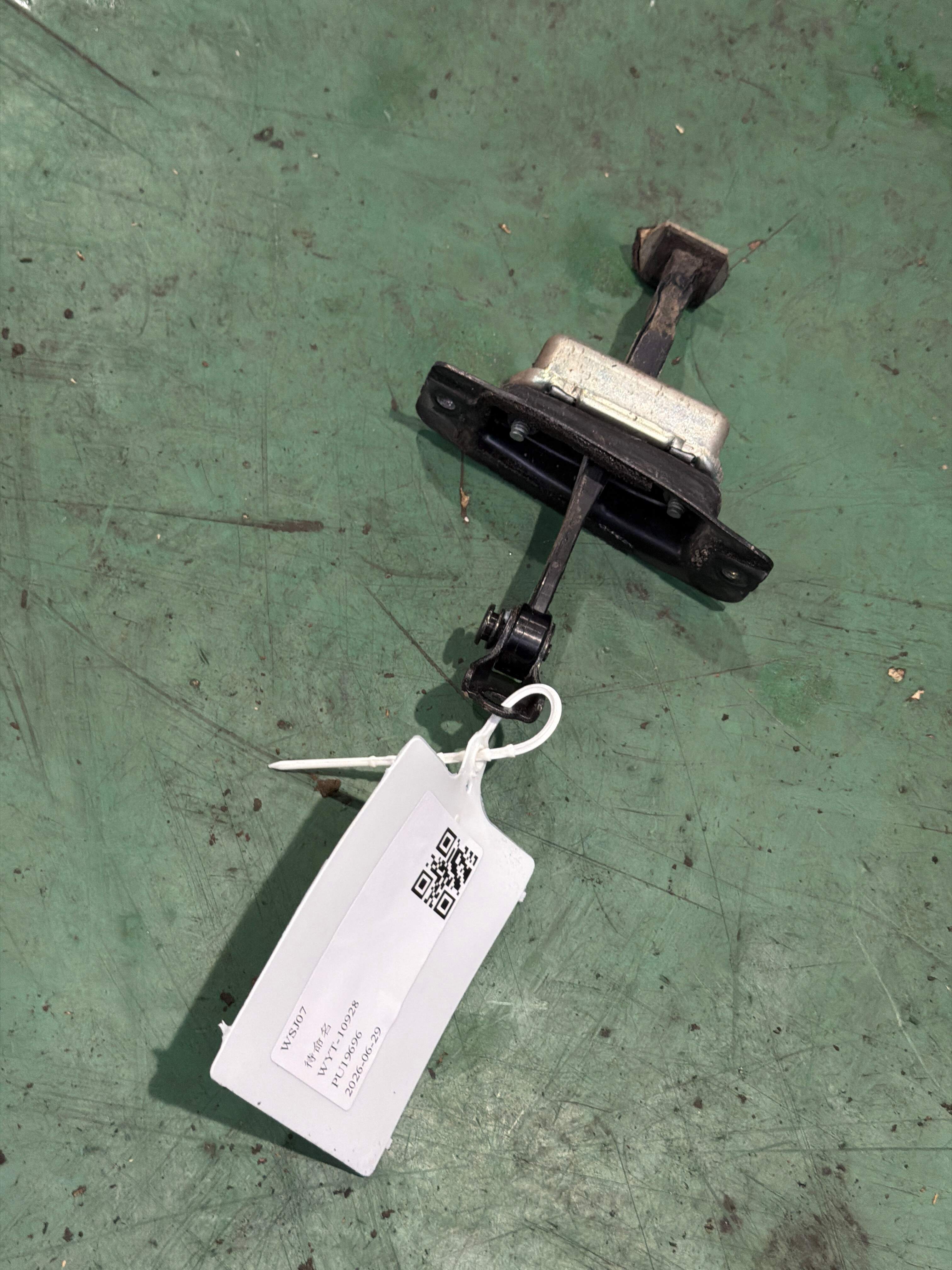 824301CA0A 后门限位器（右）