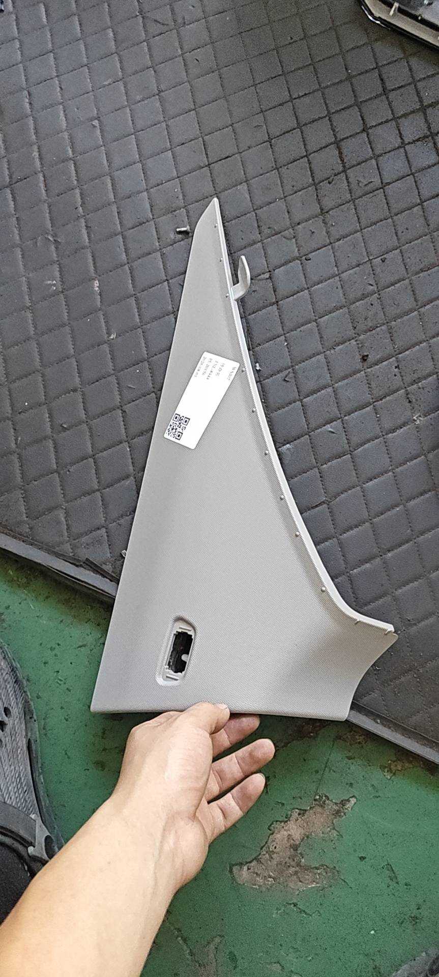 51437956434 D柱内衬(右)