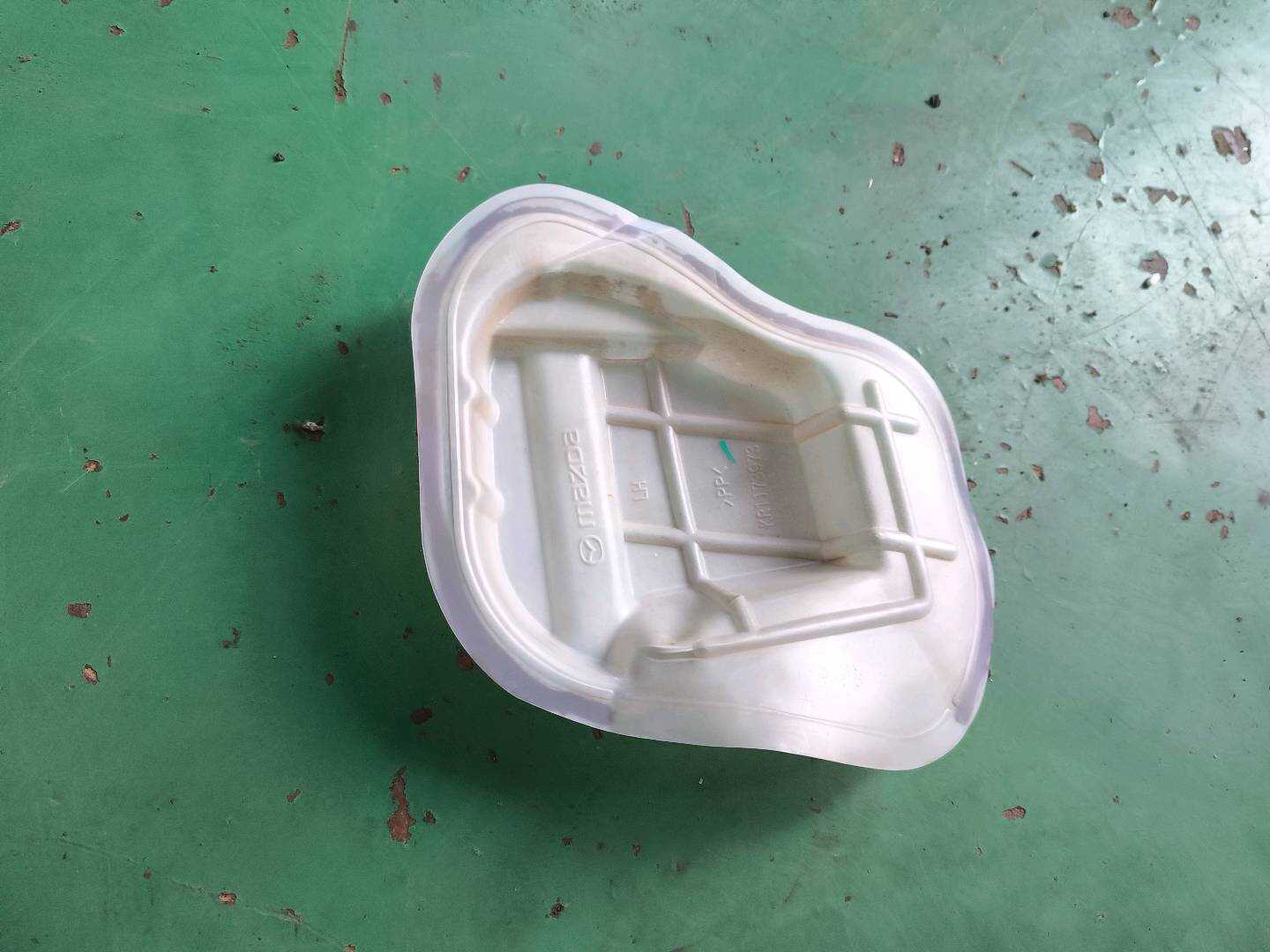 KR1173973 后门内隔板孔盖（左）