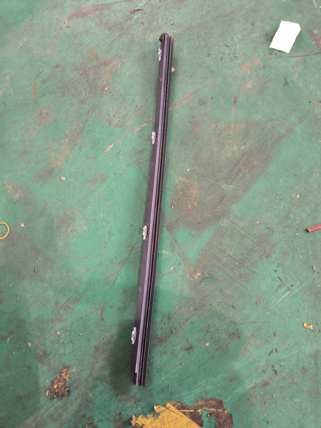 6817106080 前门玻璃压条(右内)