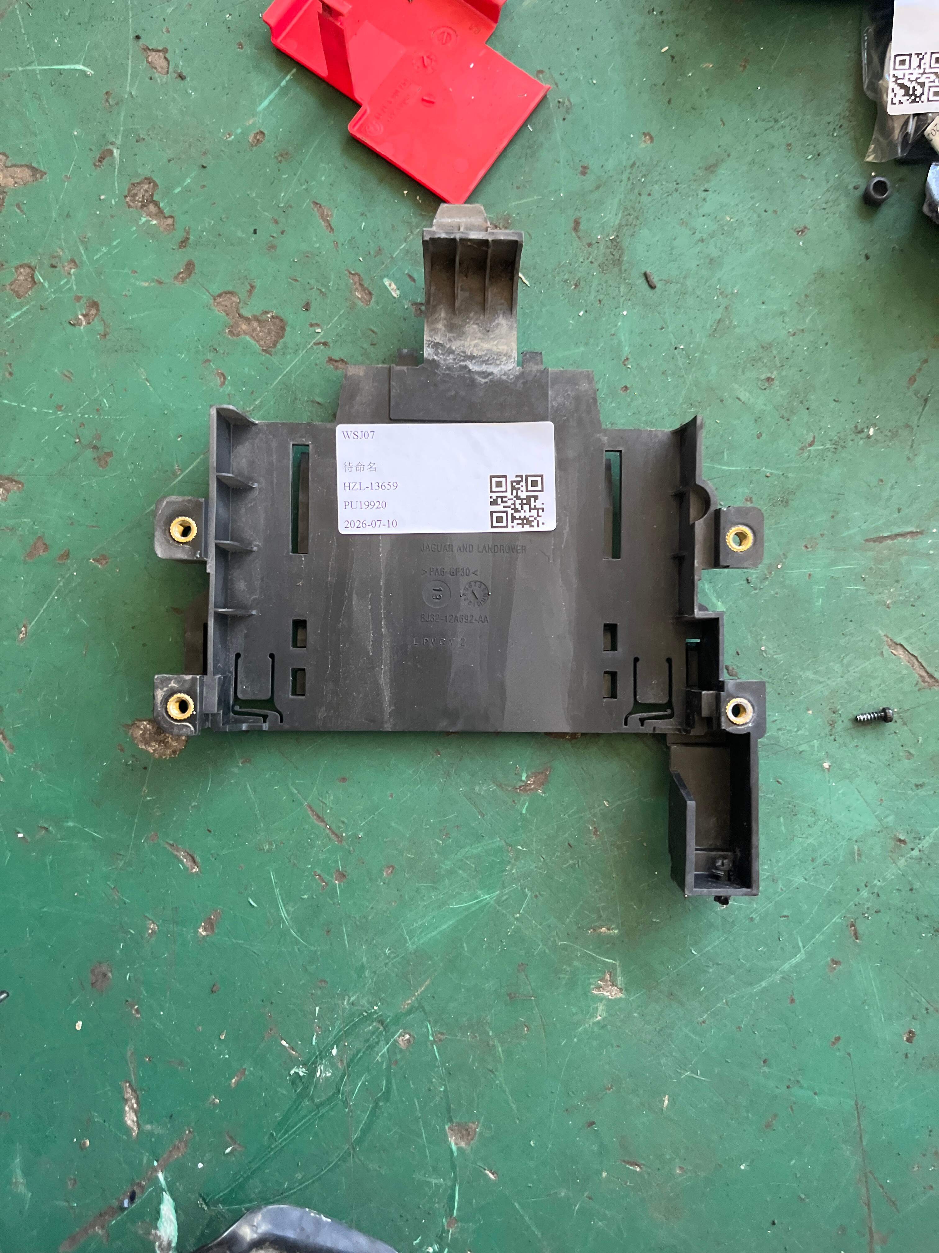 LR028856 ECU Bracket